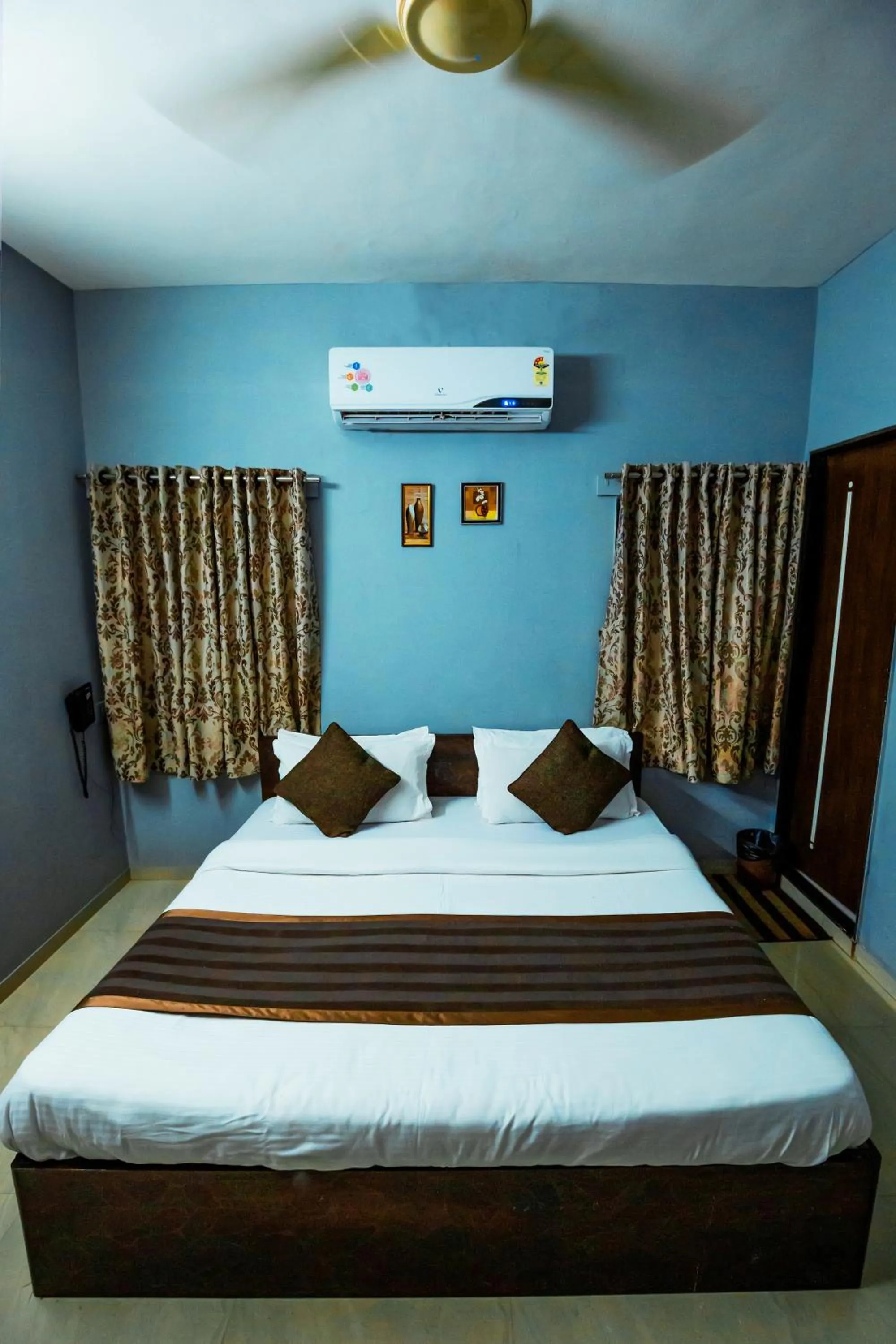 Photo of the whole room, Bed in Nova Hotel Star Palace