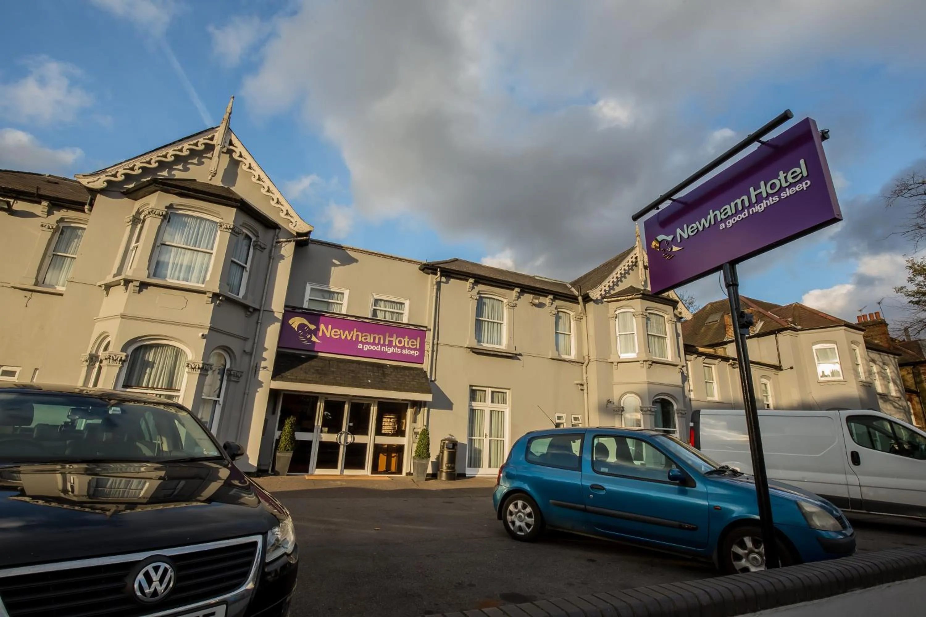 Facade/entrance in Newham Hotel