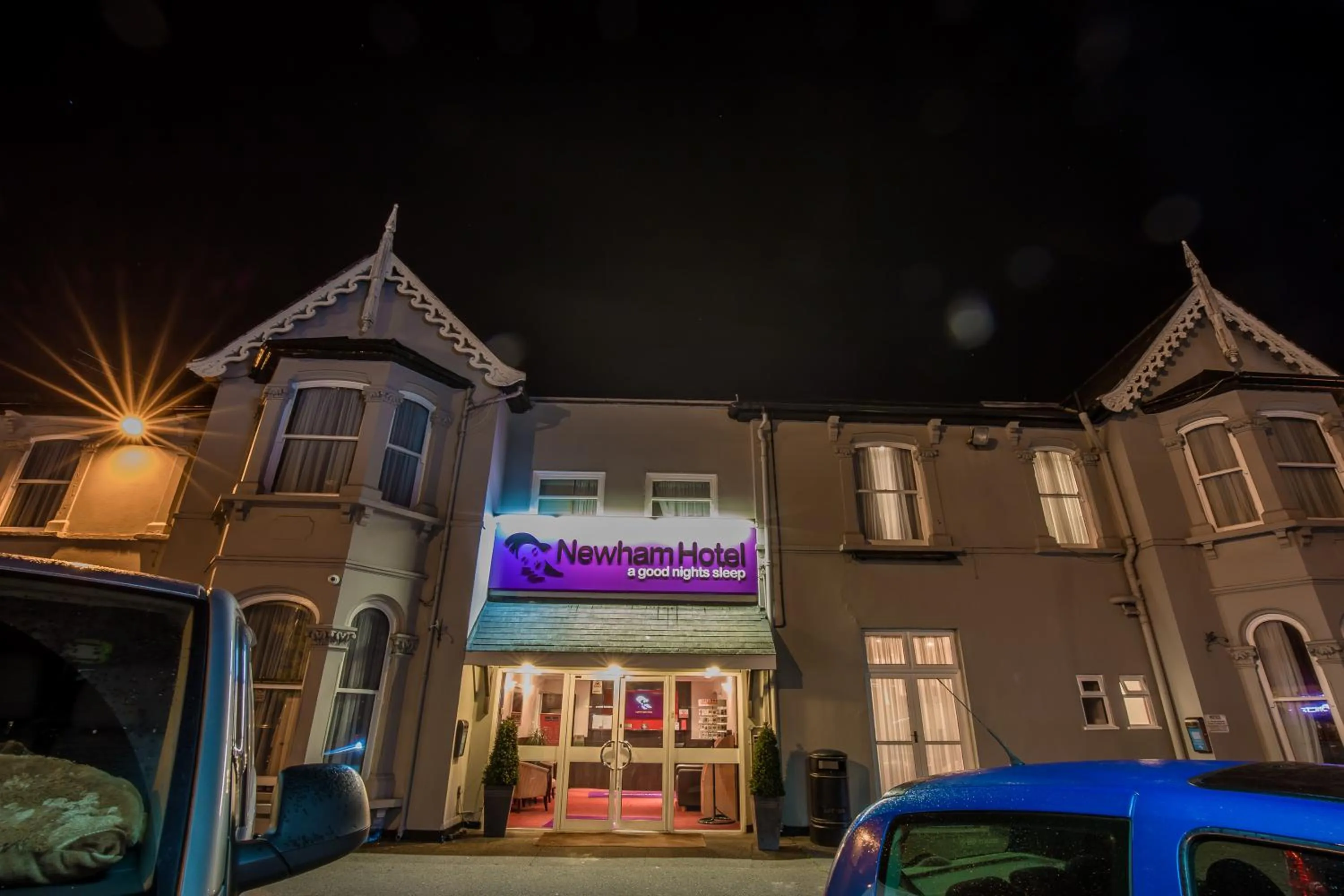 Facade/entrance in Newham Hotel
