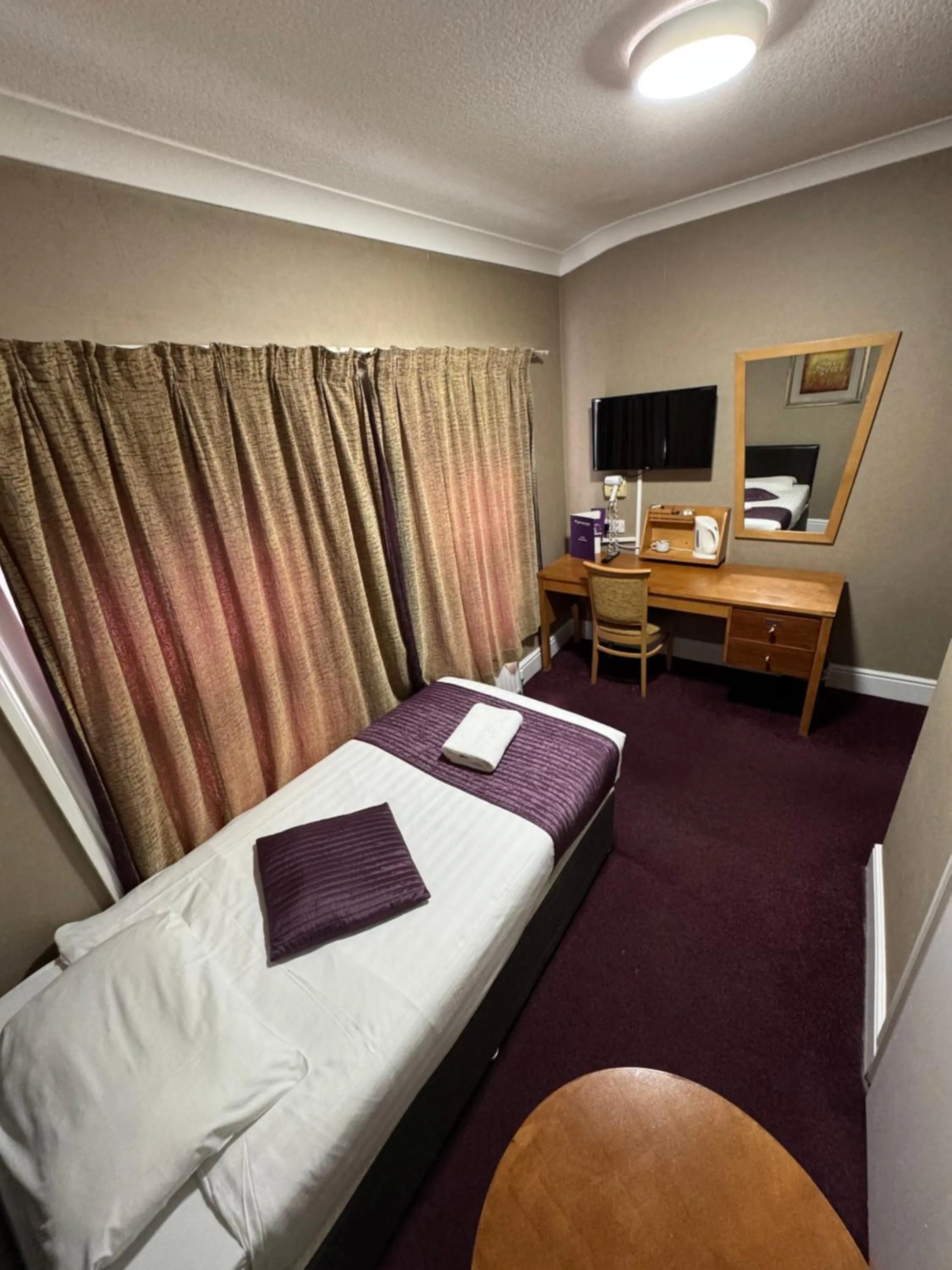 TV and multimedia in Newham Hotel