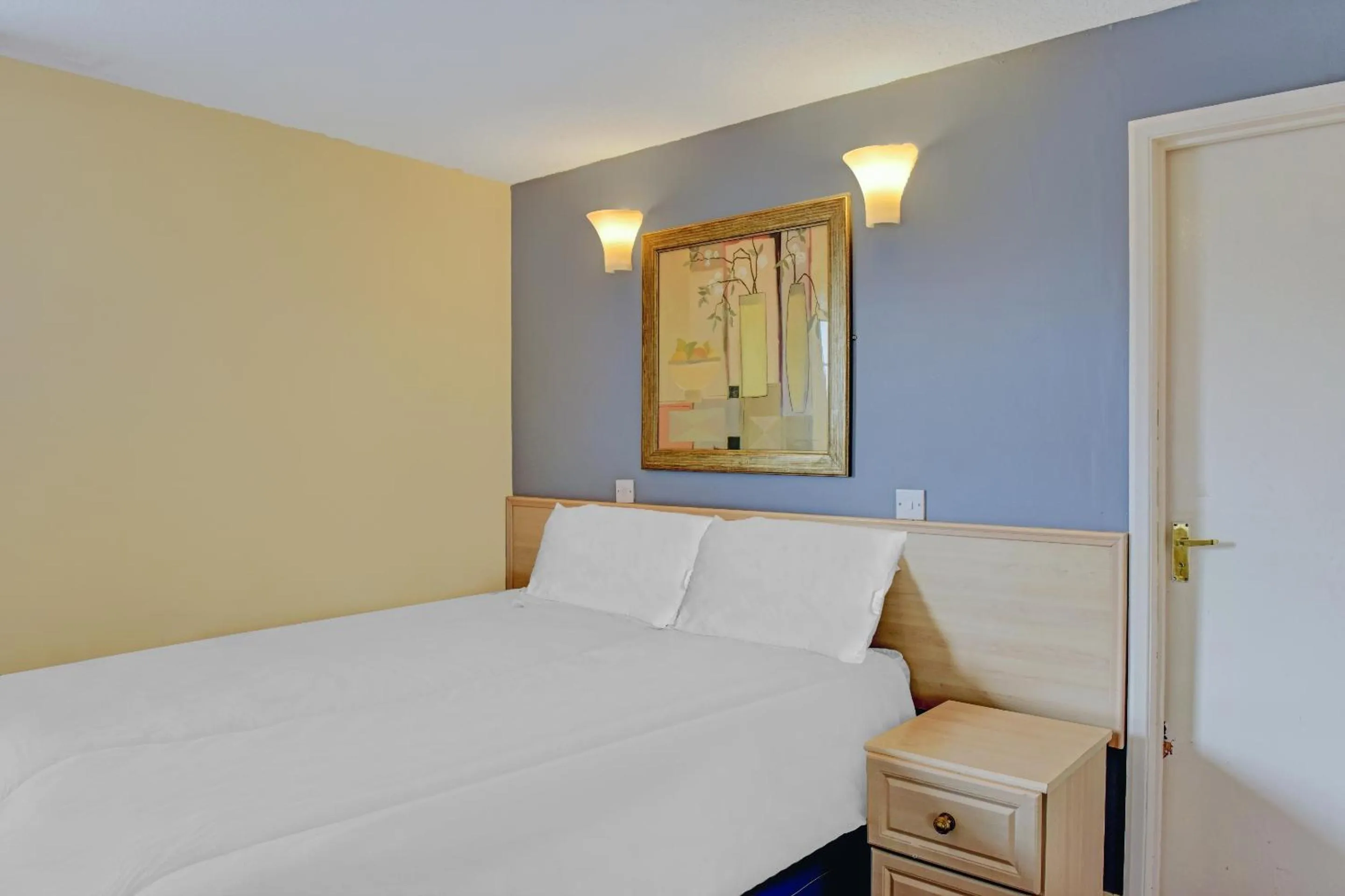 Bedroom in Shilton Inn By OYO Leicester