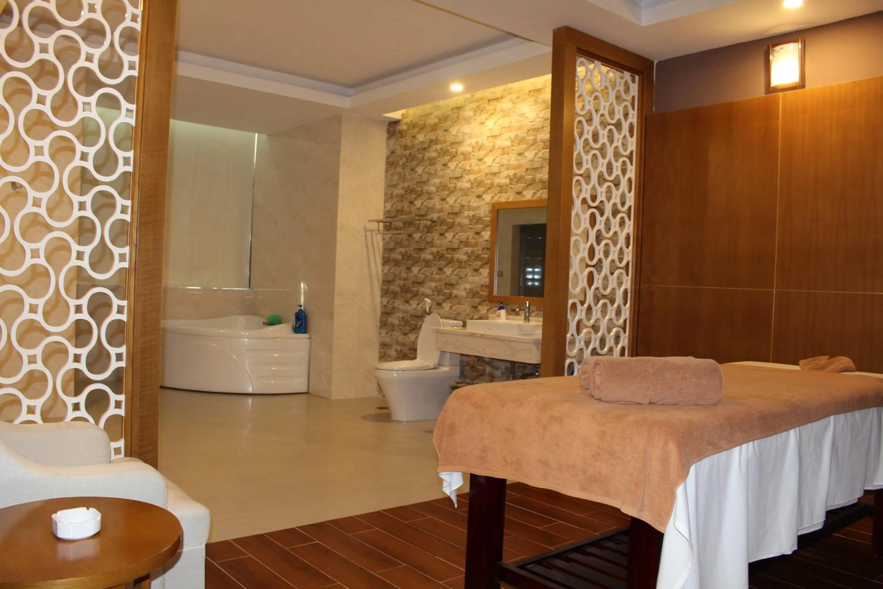 Spa and wellness centre/facilities in Muong Thanh Cua Dong Hotel