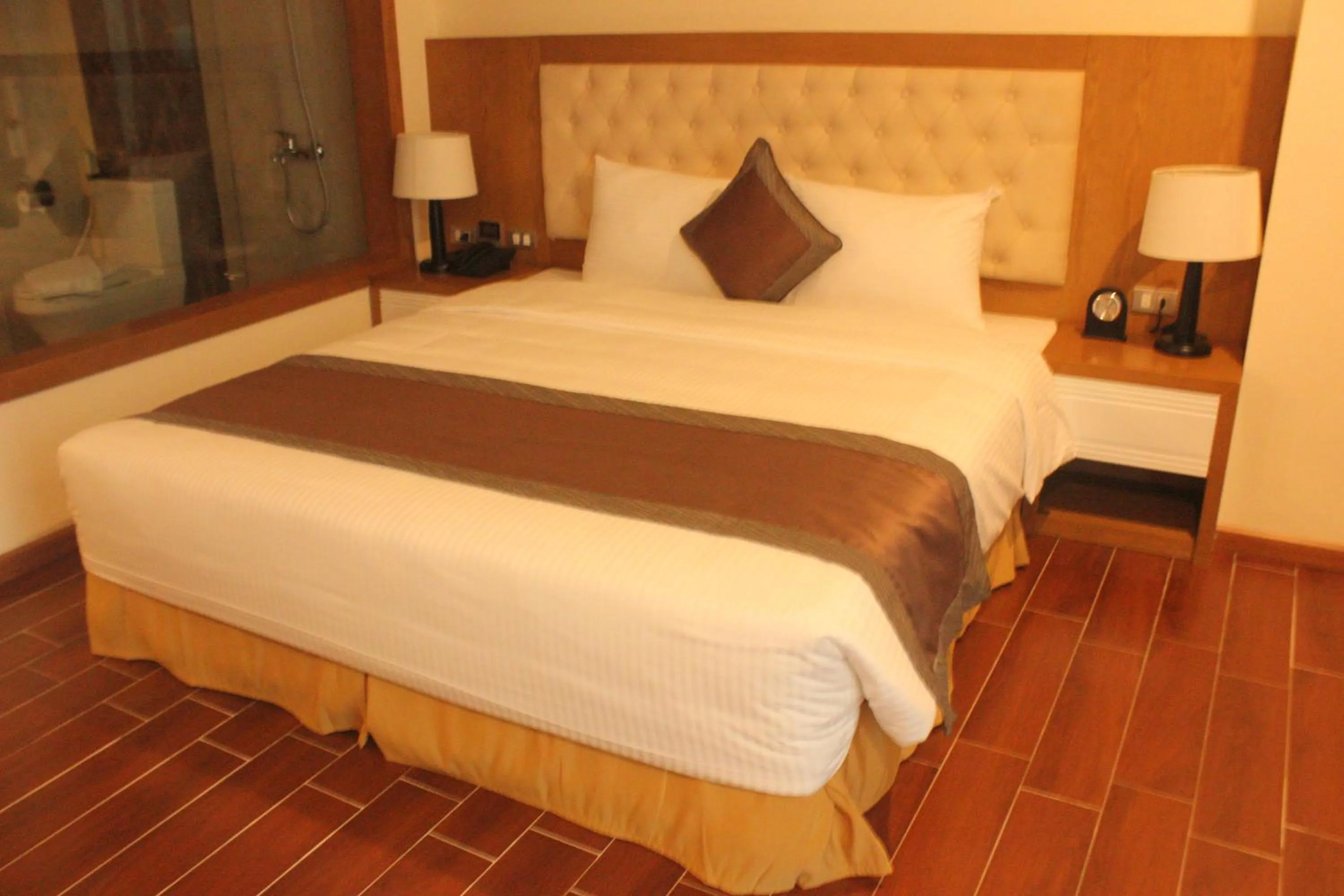 Bedroom, Bed in Muong Thanh Cua Dong Hotel