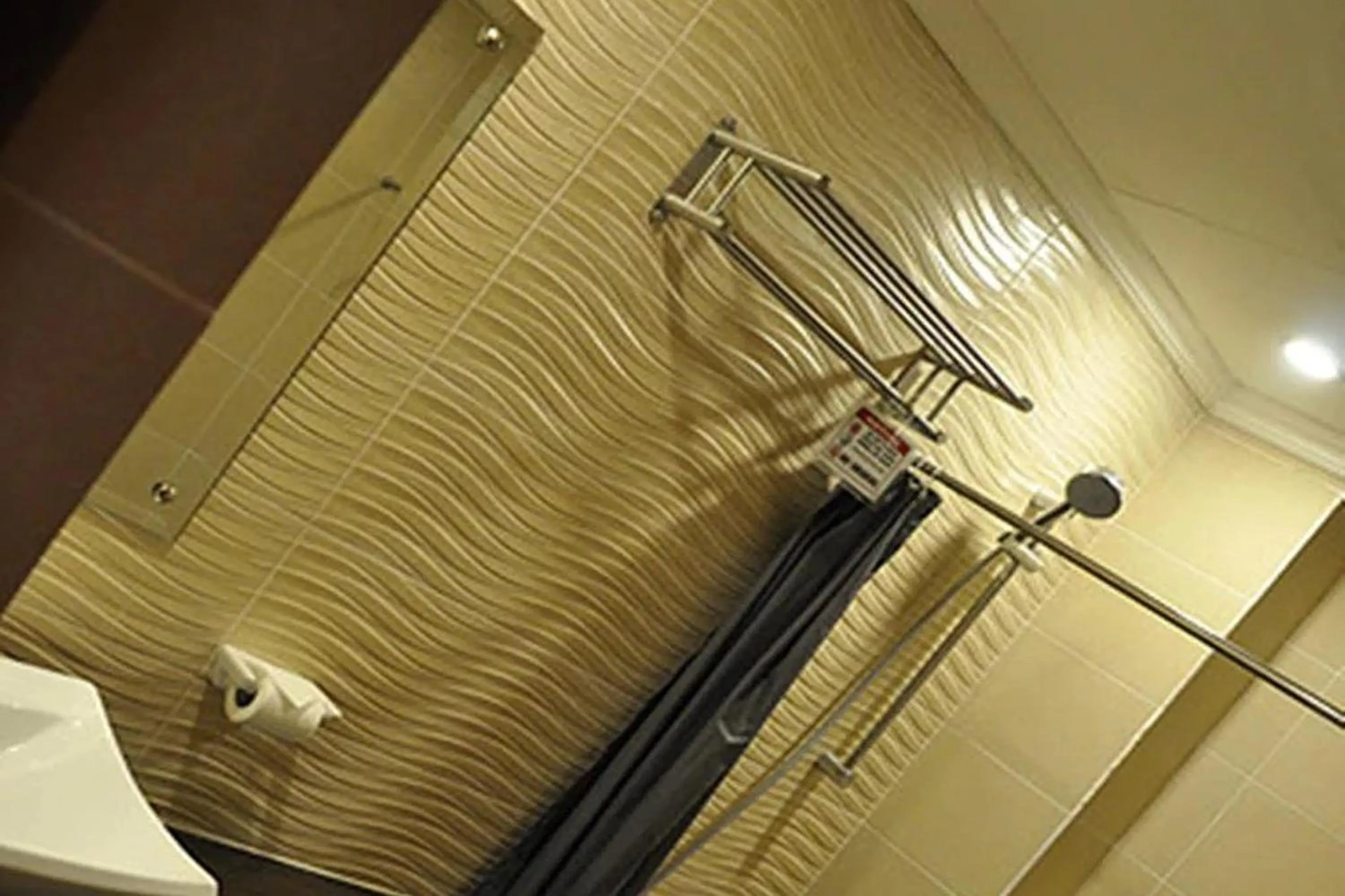 Bathroom in Hotel Lapira