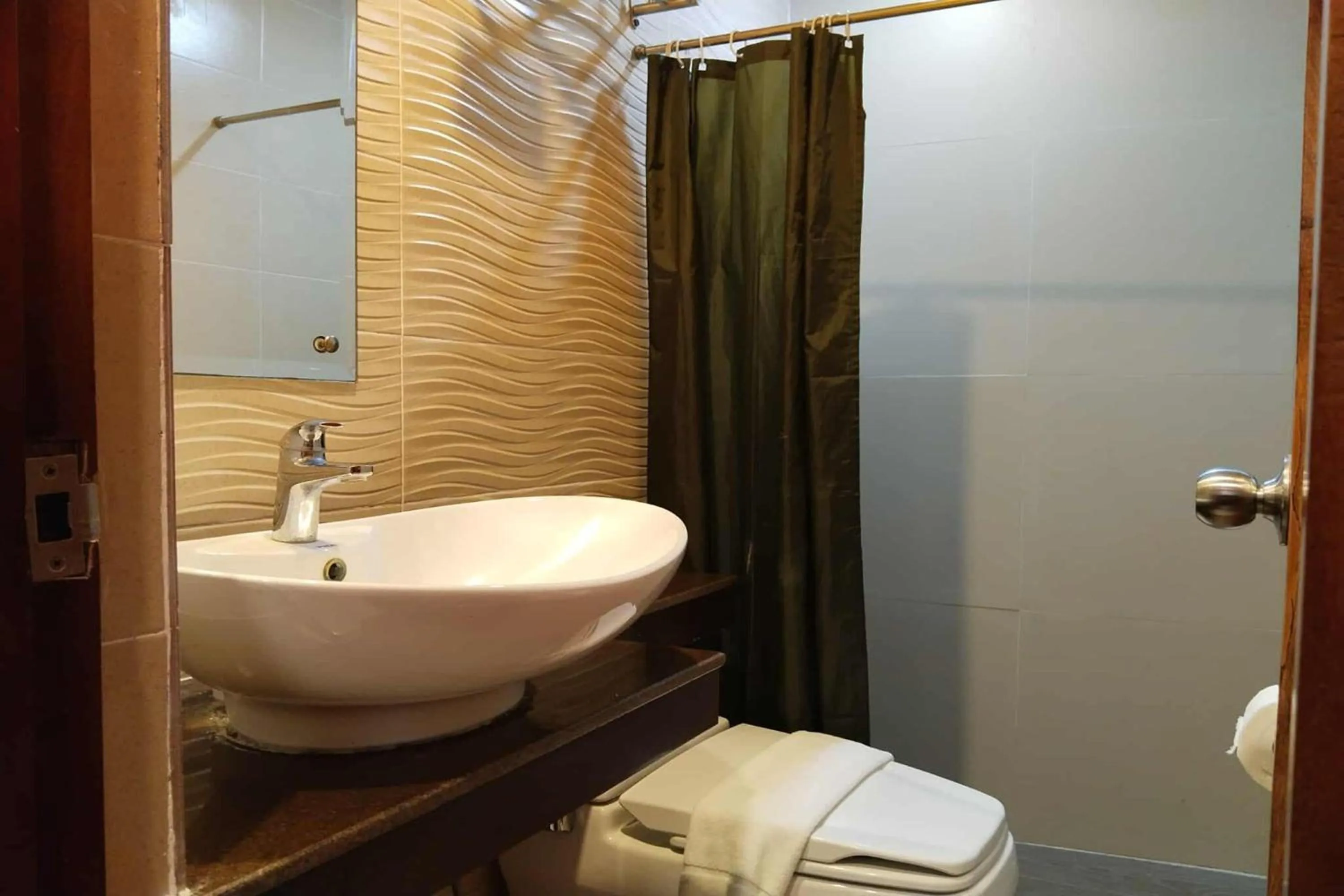 Toilet in Hotel Lapira