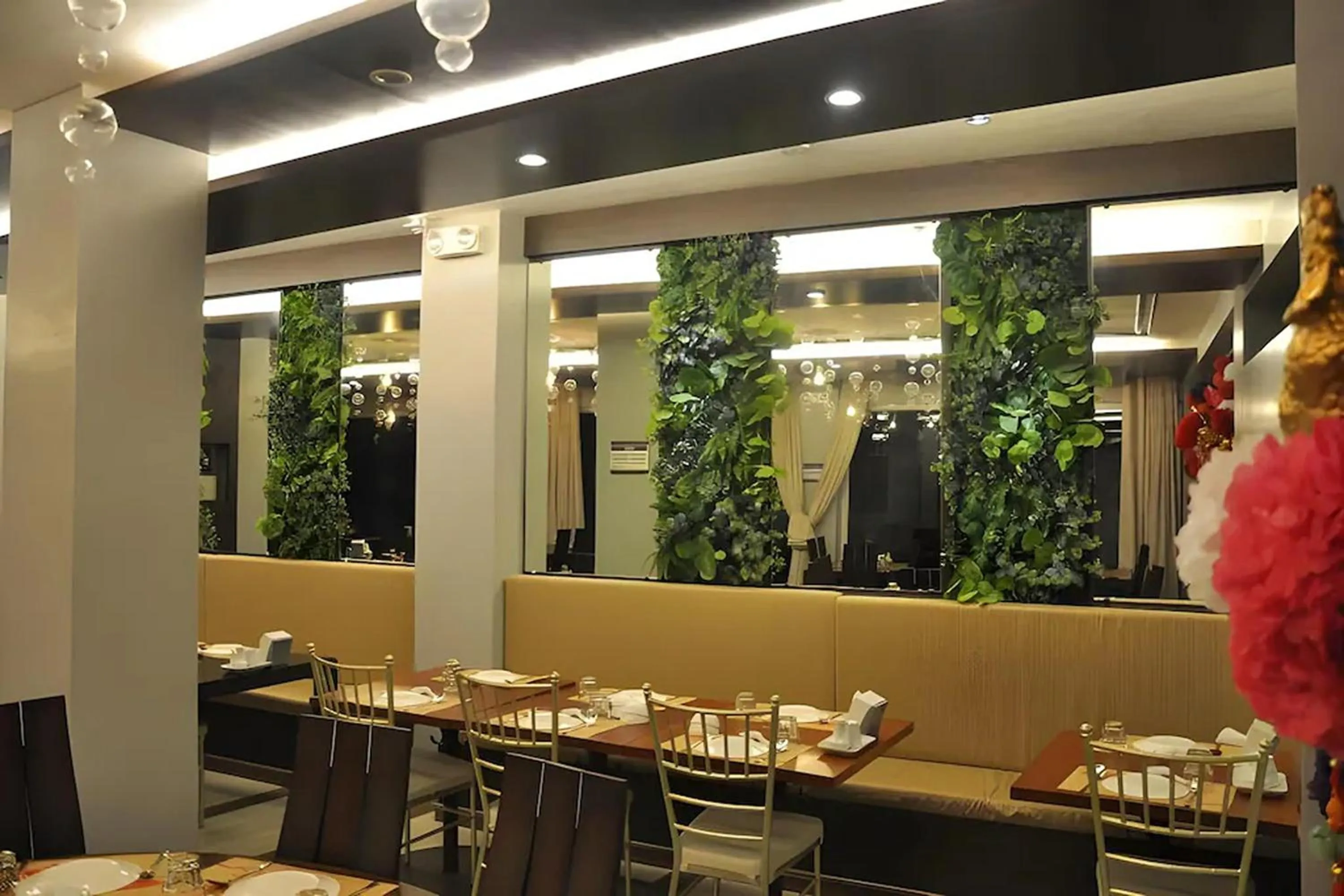 Restaurant/places to eat in Hotel Lapira