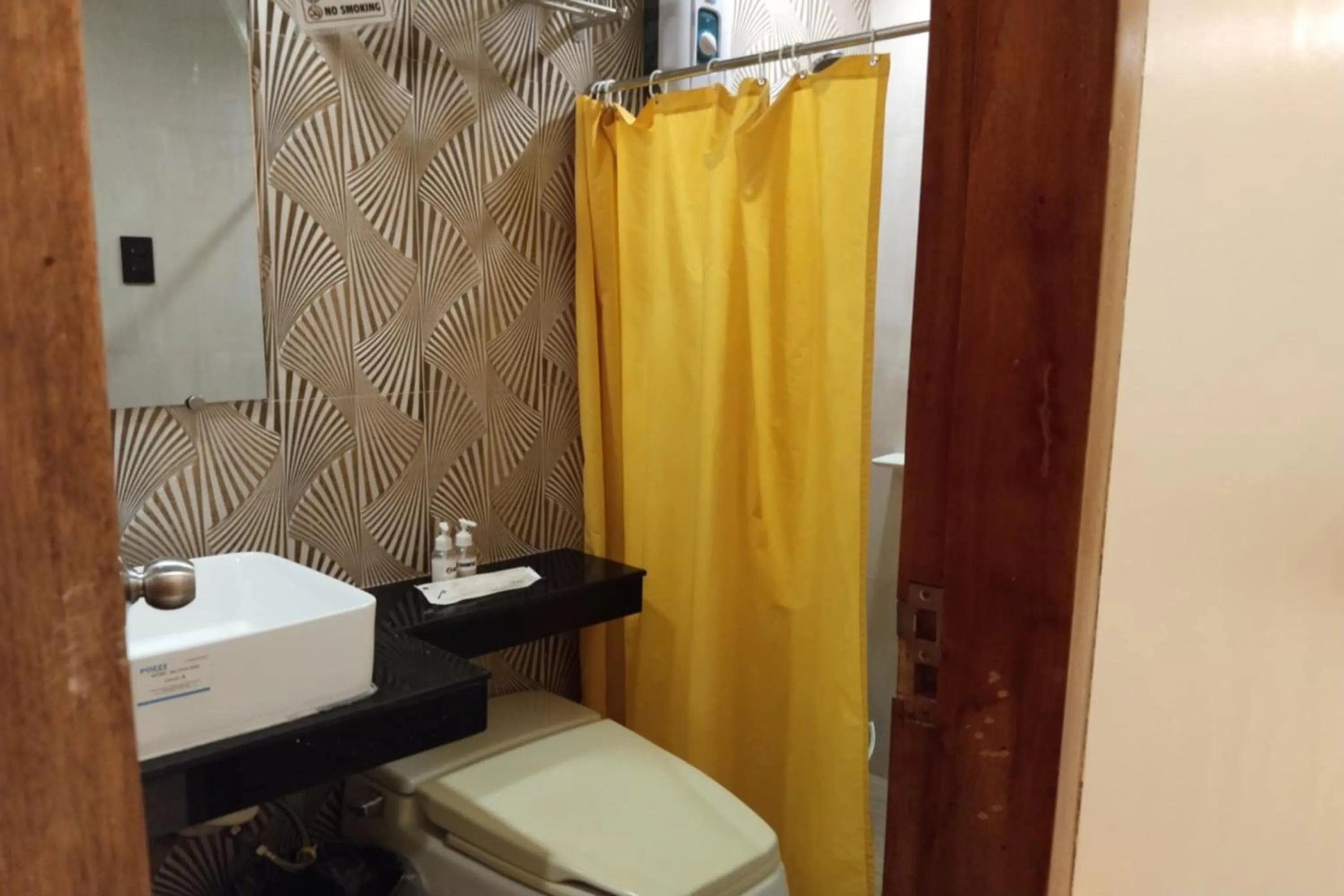 Toilet in Hotel Lapira