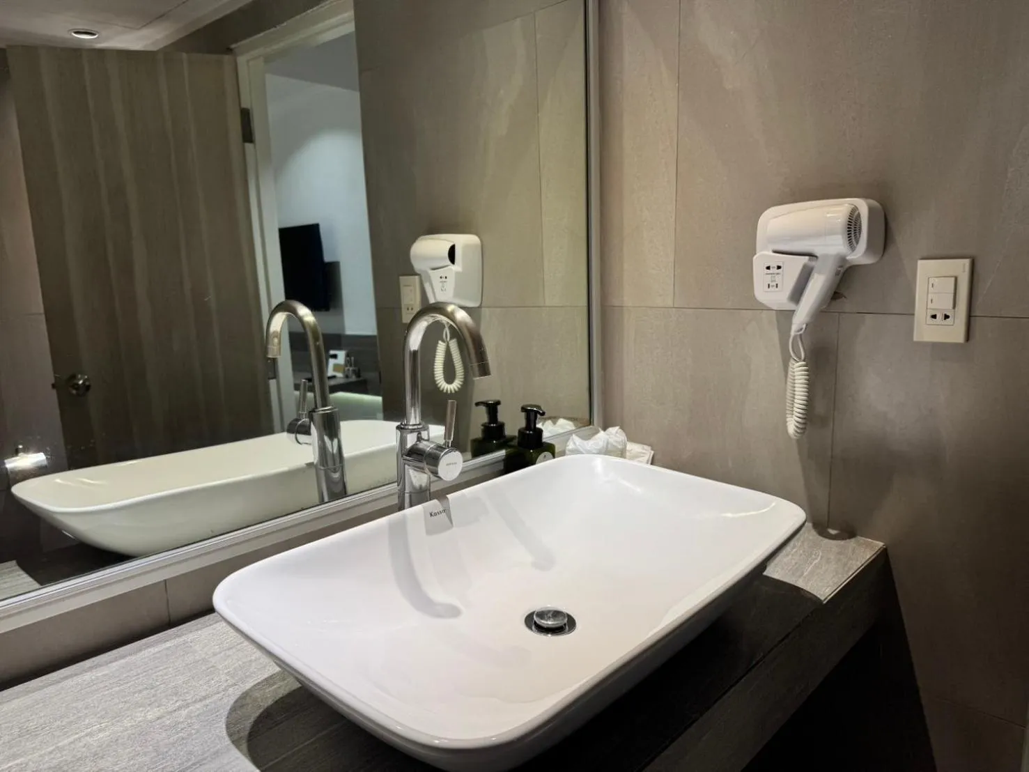 Property building in Mittapan Hotel