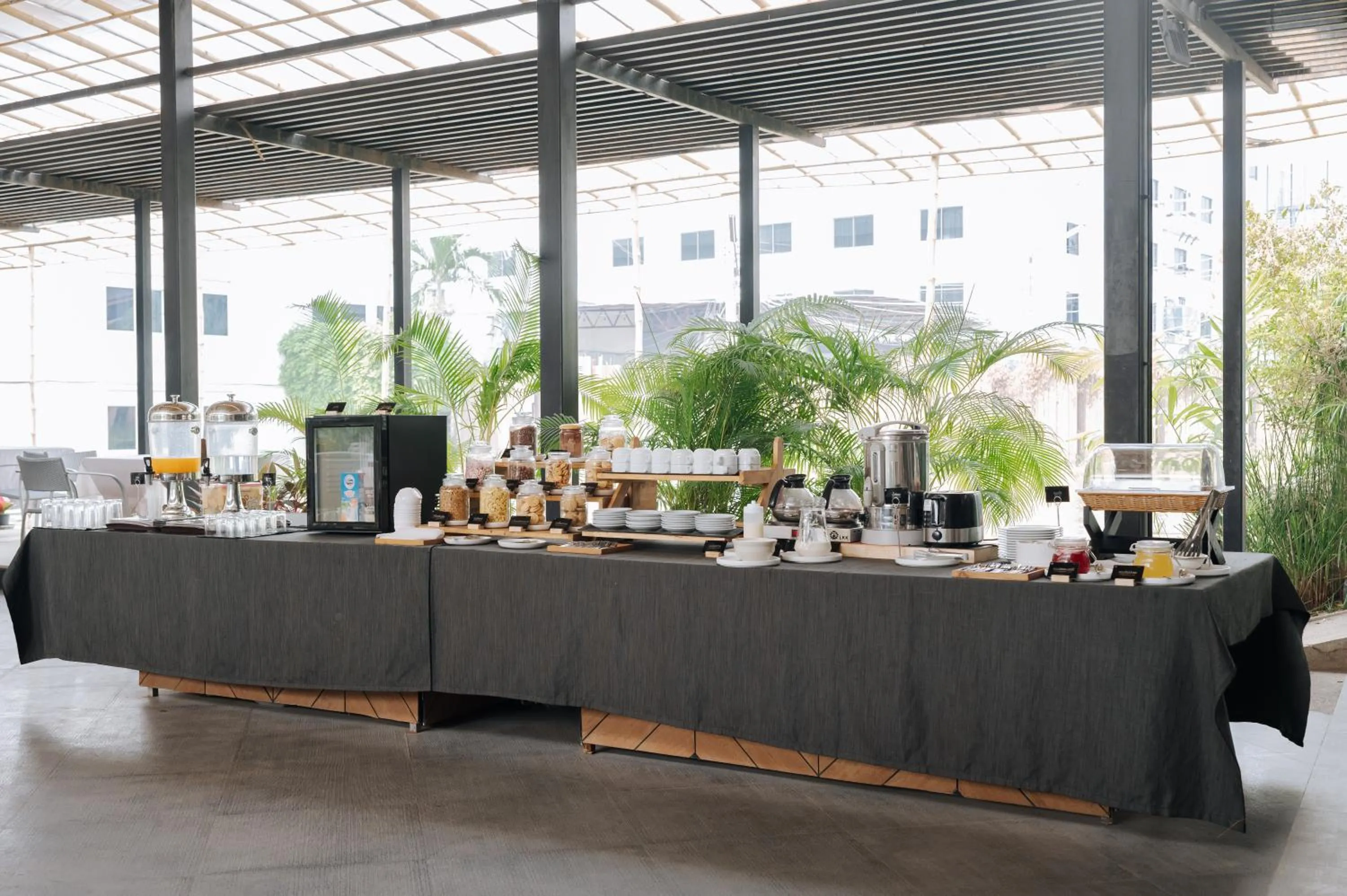 Restaurant/places to eat in Mittapan Hotel