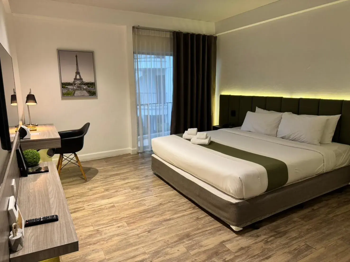 Deluxe Double Room with Balcony in Mittapan Hotel Deluxe Double Room with Balcony in Mittapan Hotel