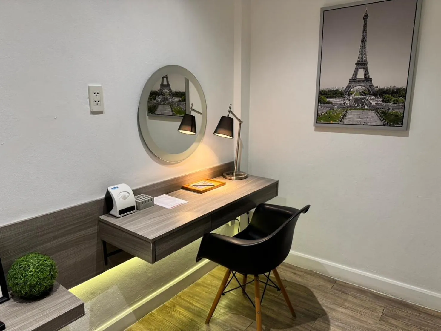 Photo of the whole room in Mittapan Hotel