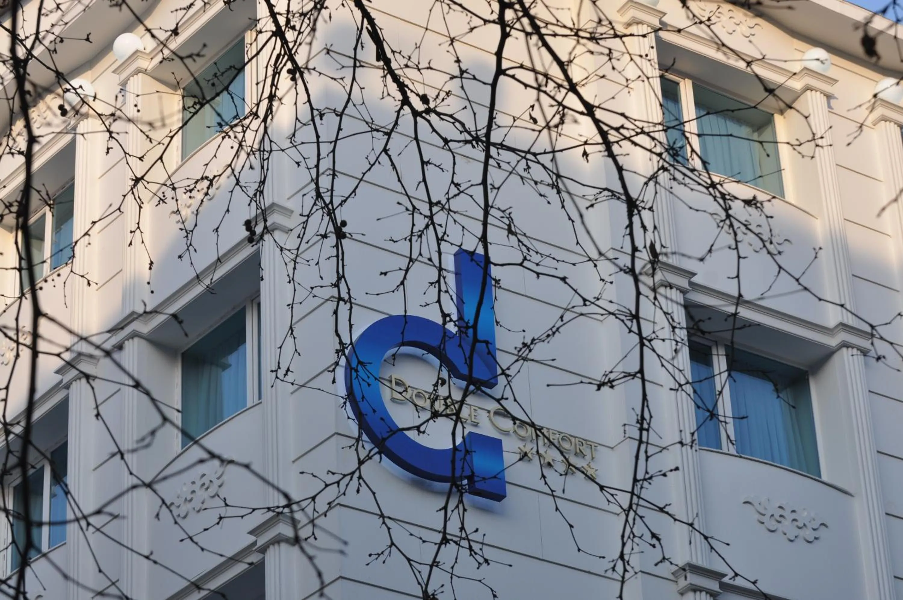 Property building in Double Comfort Hotel