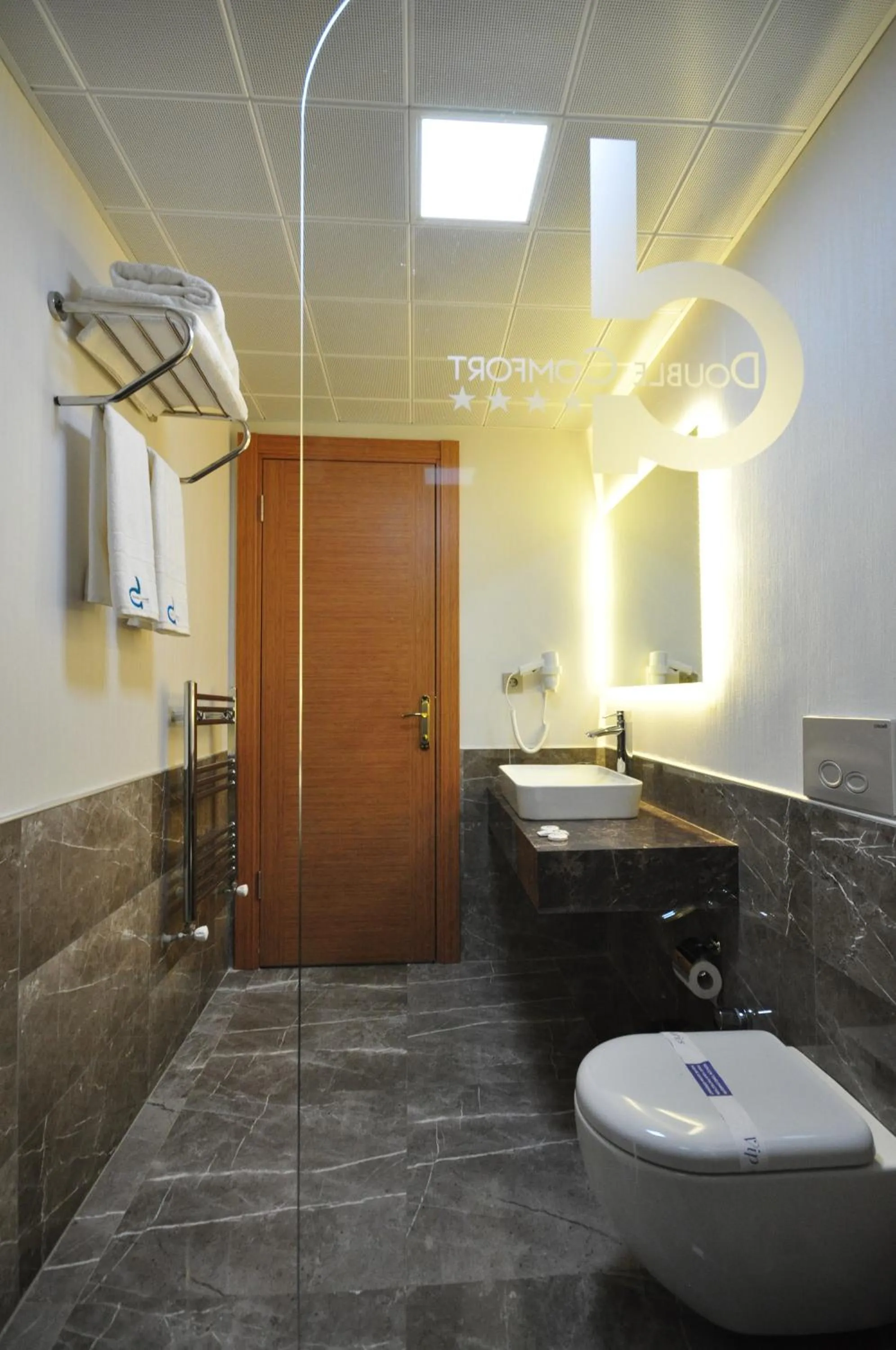 Bathroom in Double Comfort Hotel