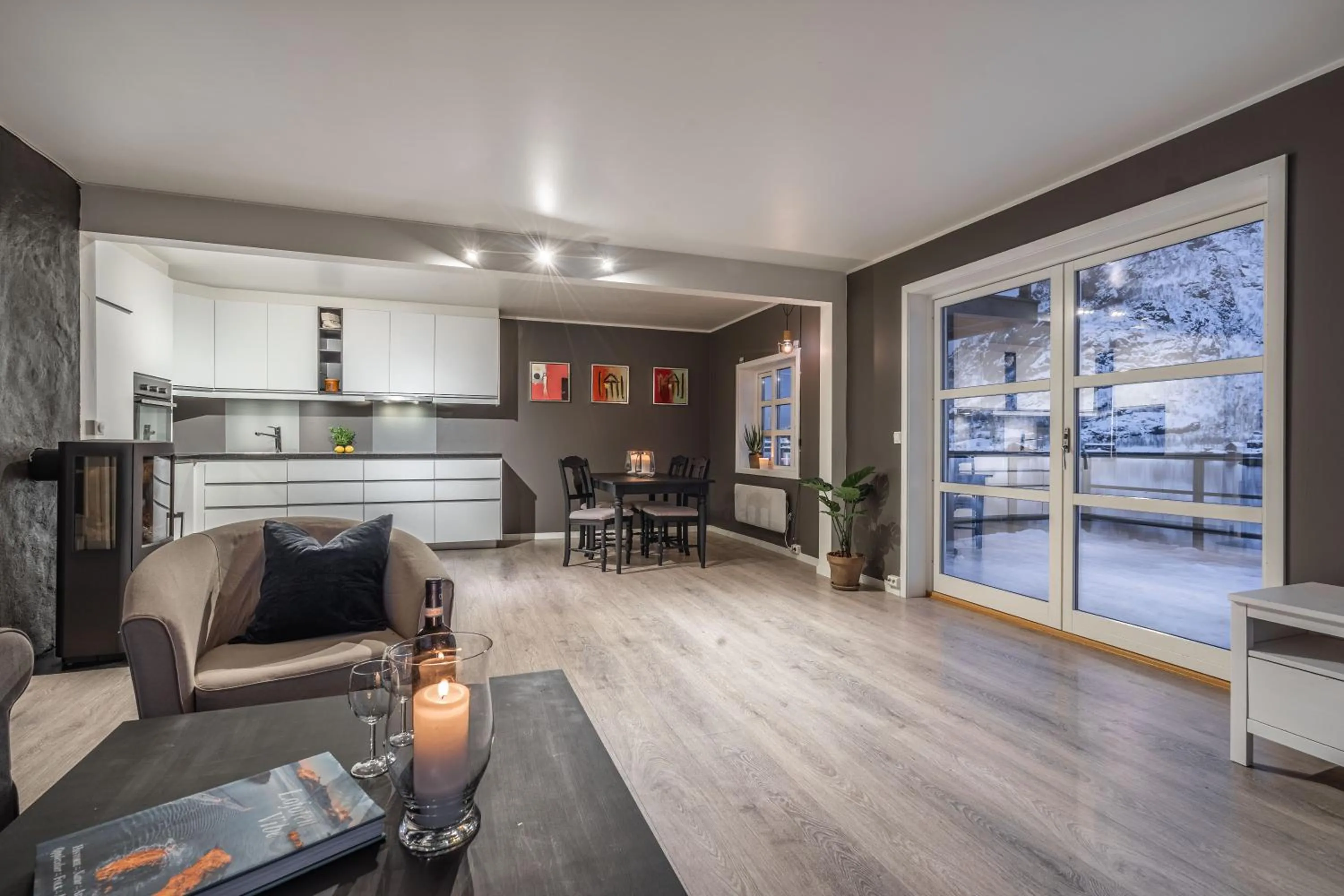 Kitchen or kitchenette in Lofoten Apartments