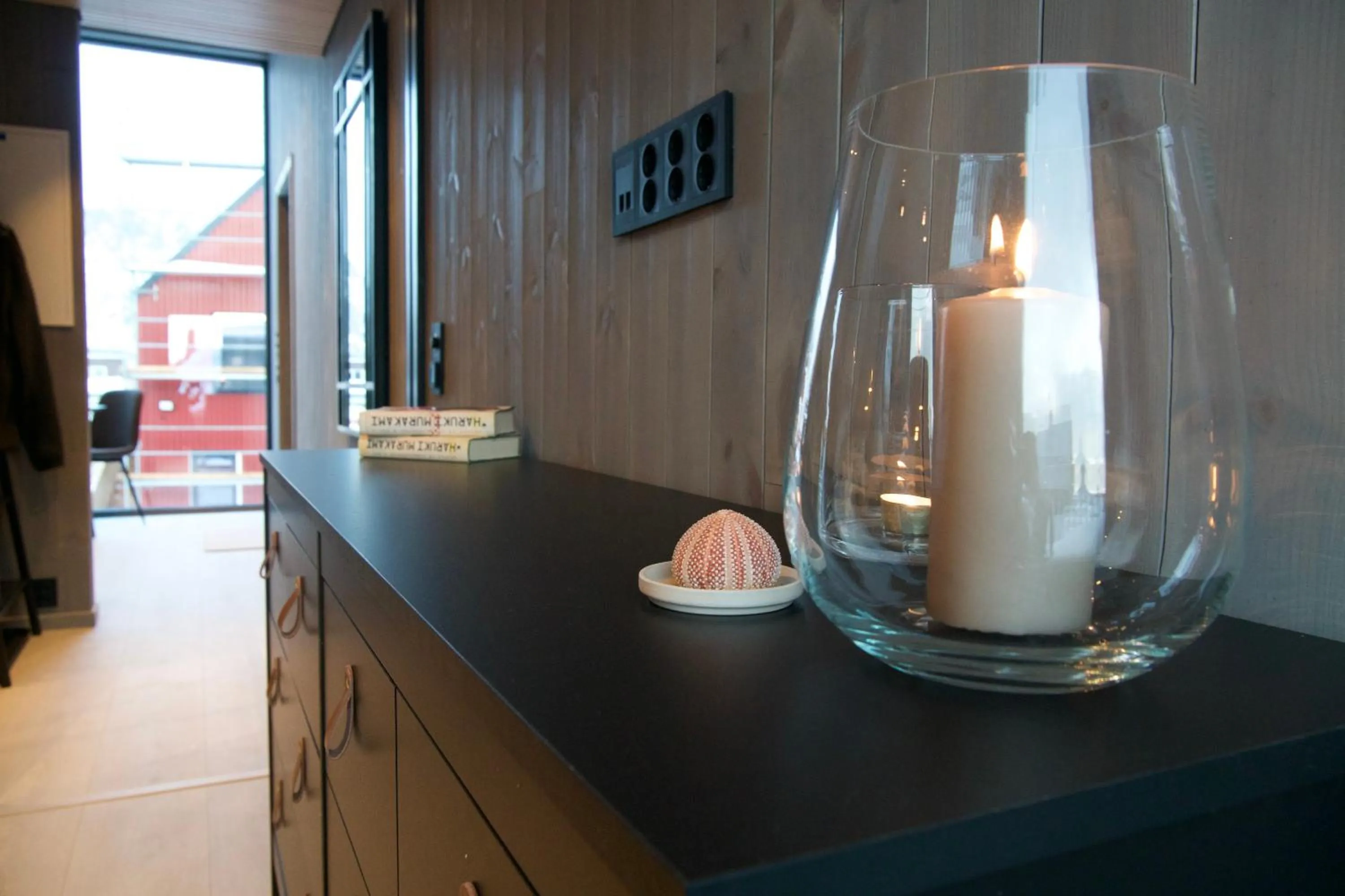 Communal lounge/ TV room in Lofoten Apartments