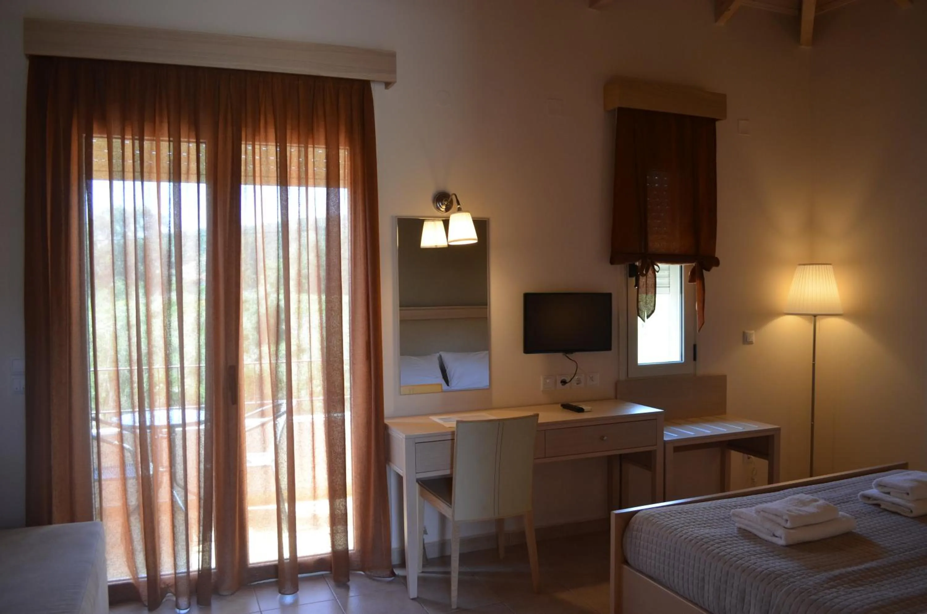 Photo of the whole room, Bed in Aligis Studios