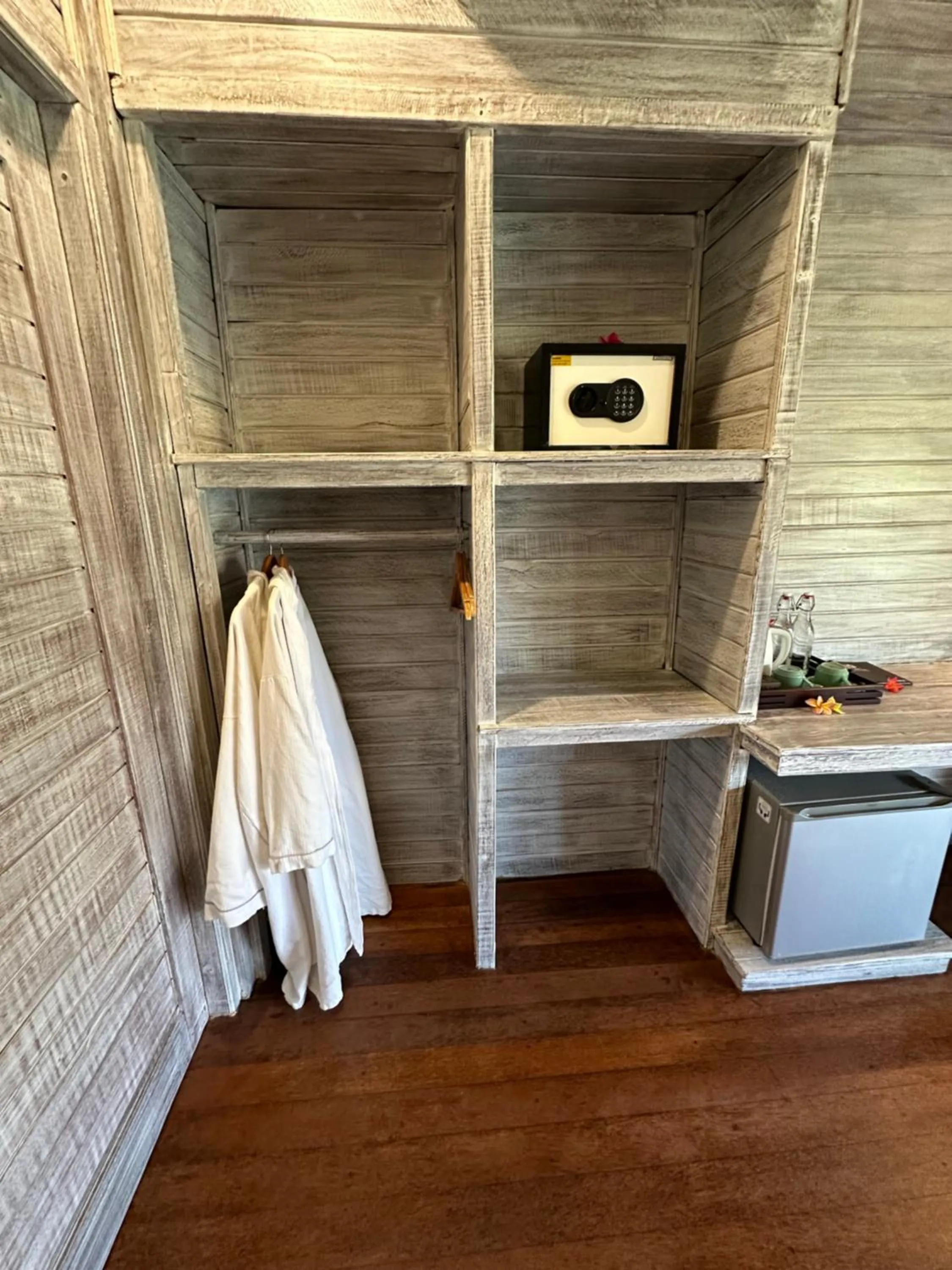 wardrobe in The Niti Hut's Lembongan