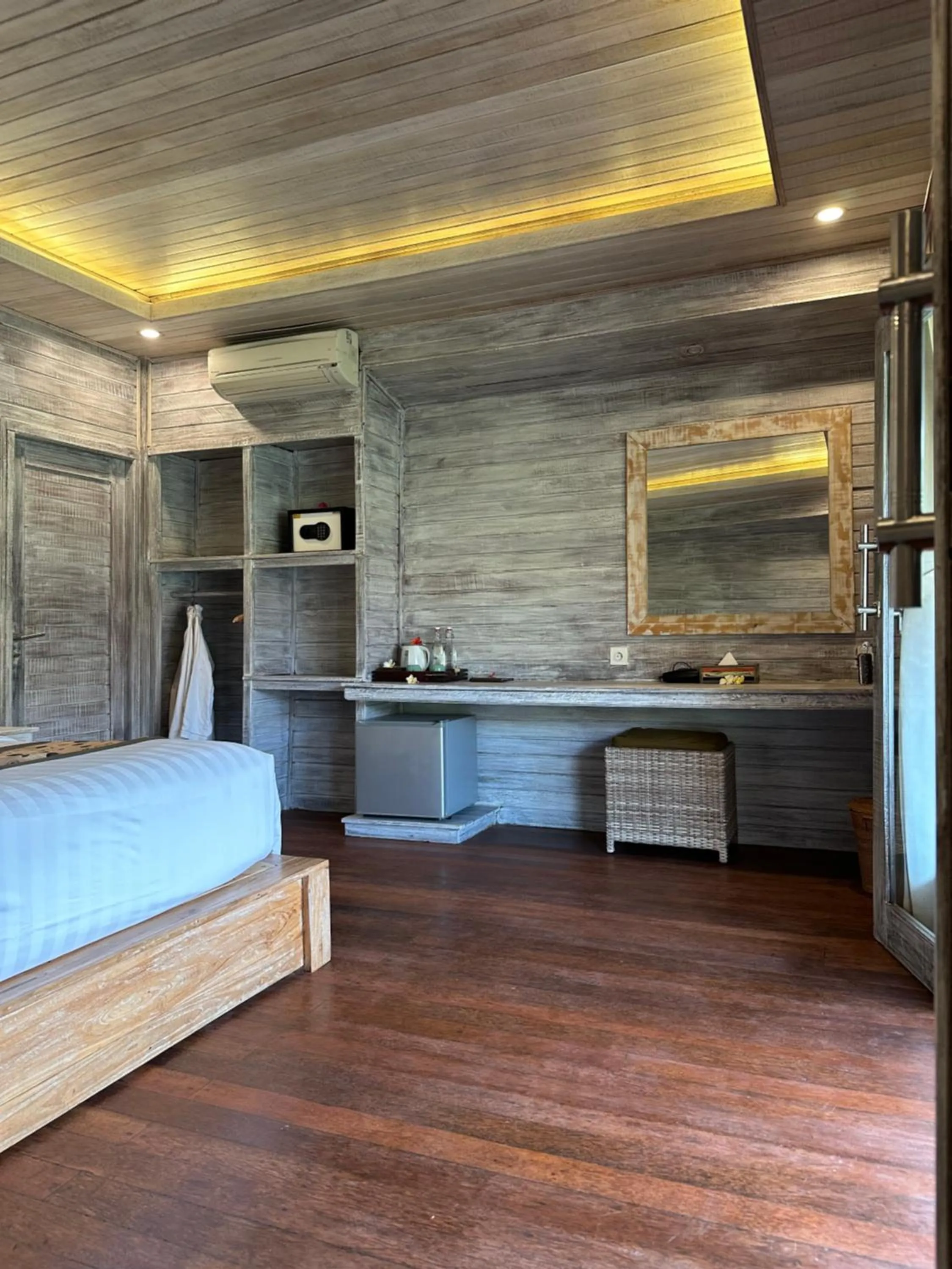 Bed in The Niti Hut's Lembongan