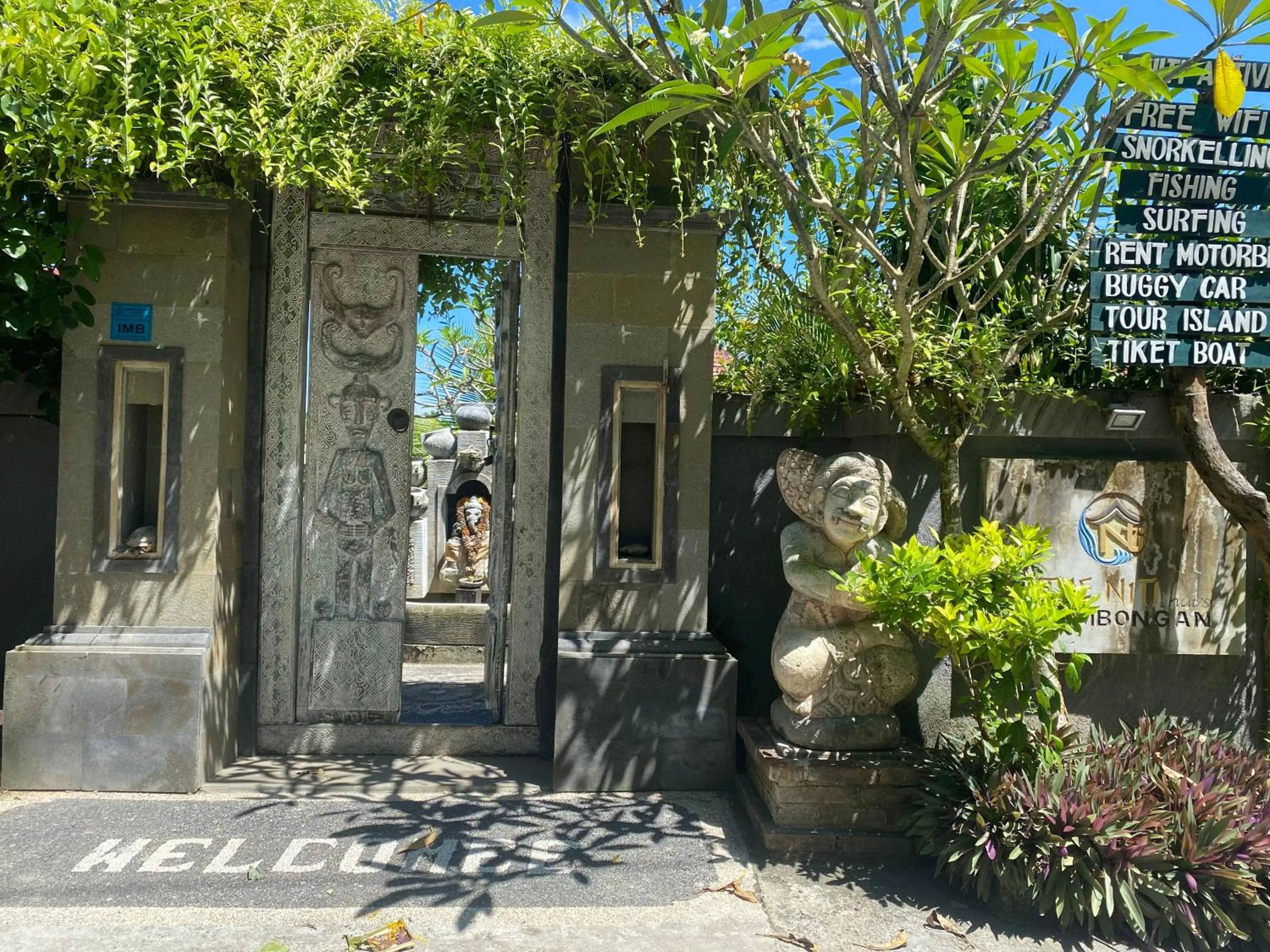Facade/entrance in The Niti Hut's Lembongan