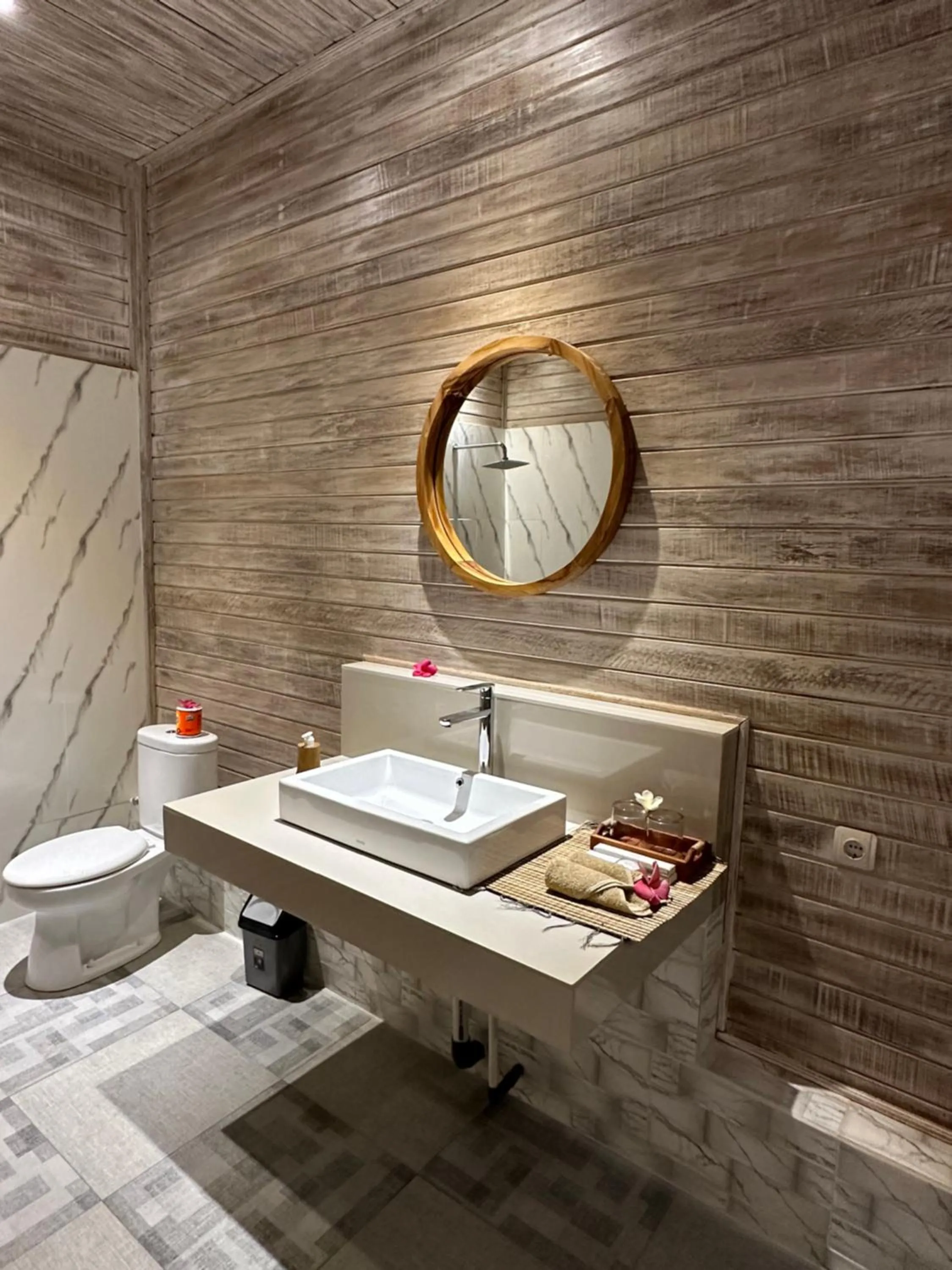 Toilet in The Niti Hut's Lembongan