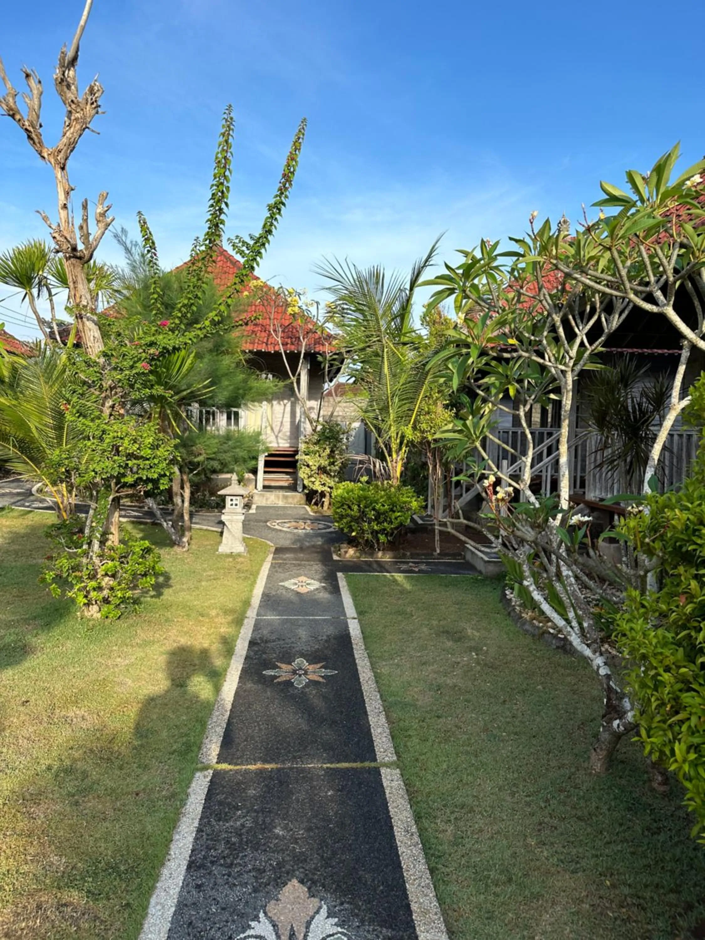 Garden view in The Niti Hut's Lembongan