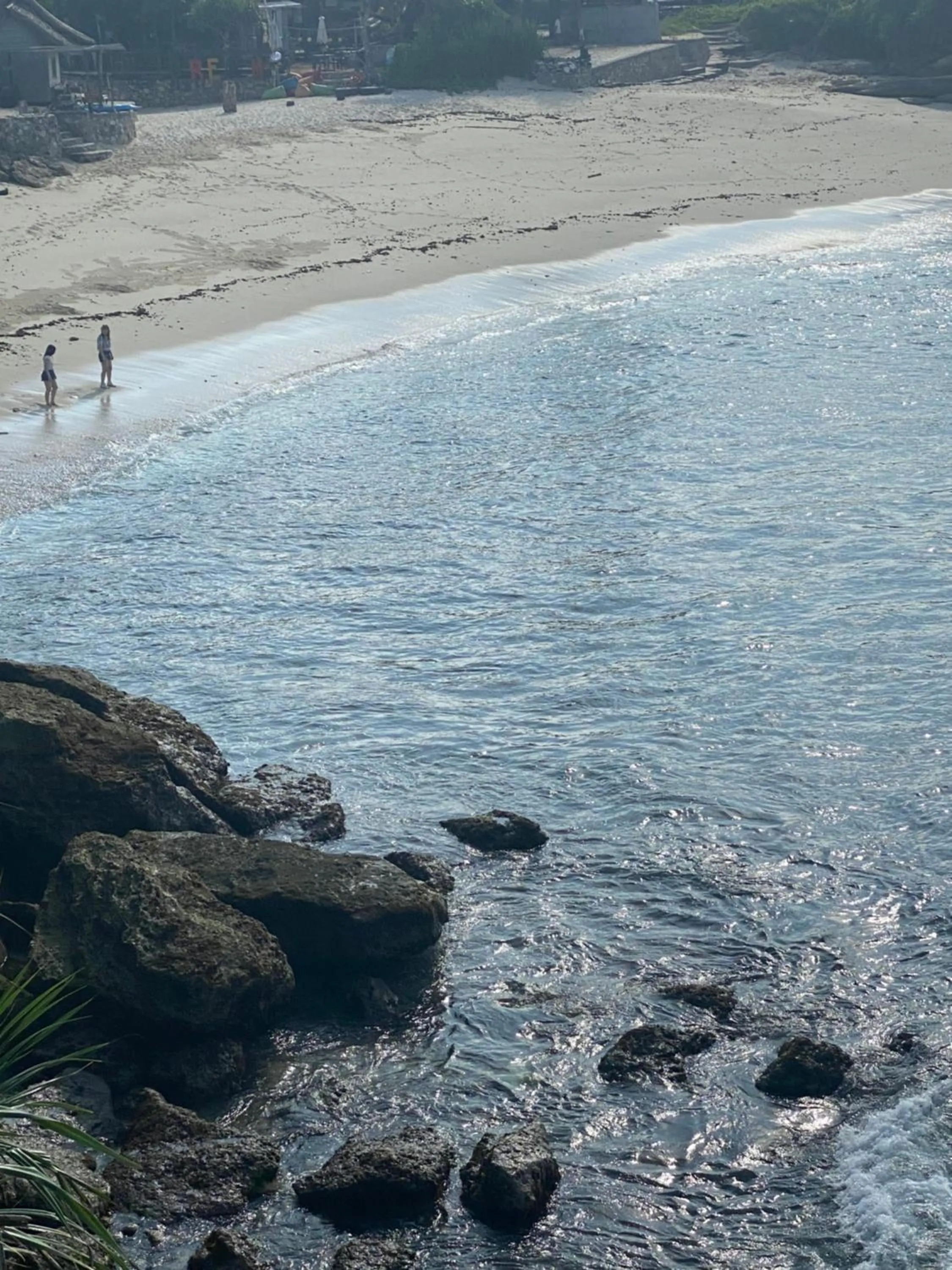 Beach in The Niti Hut's Lembongan