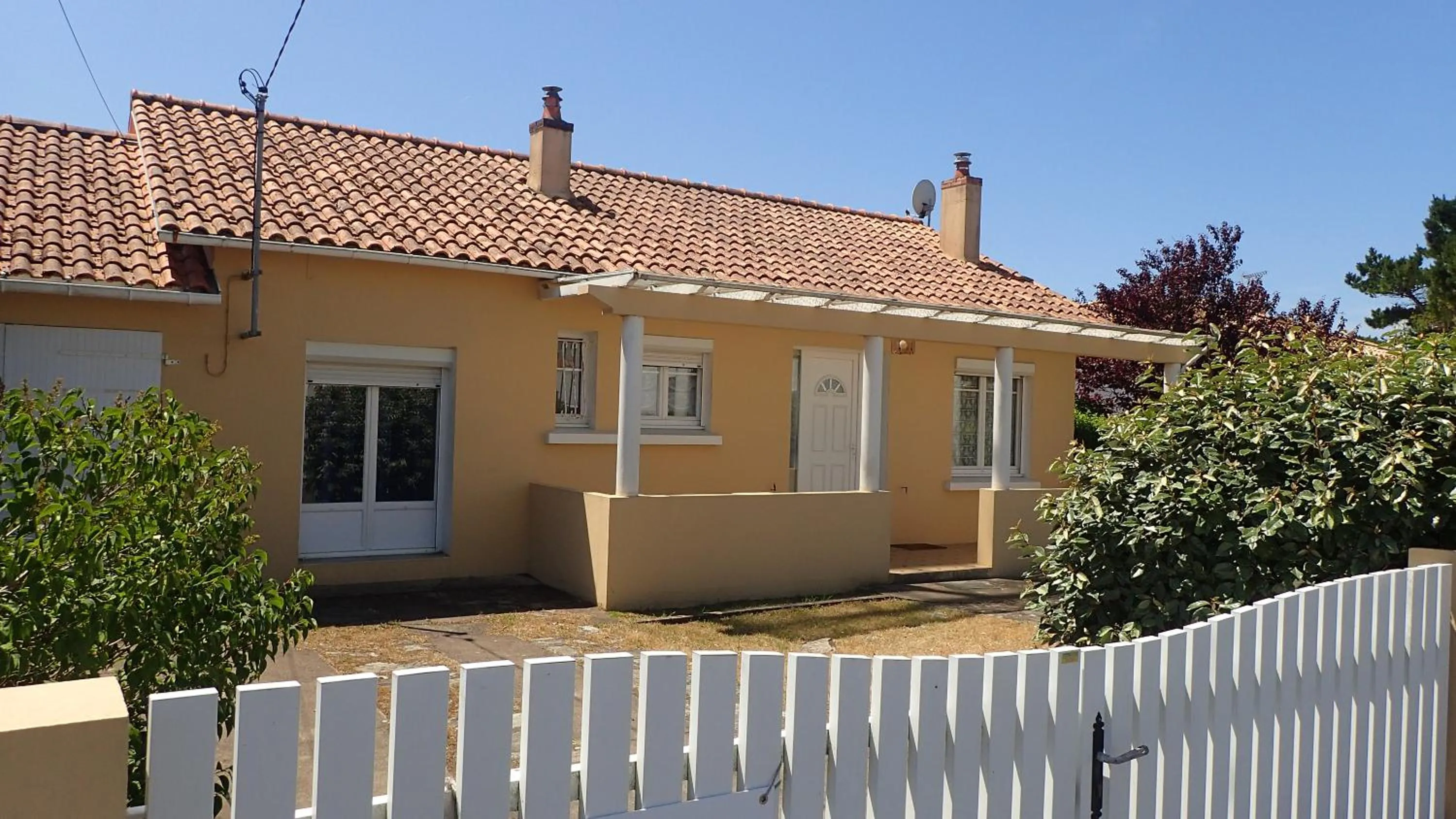 Two-Bedroom House - single occupancy in Maison bord de mer