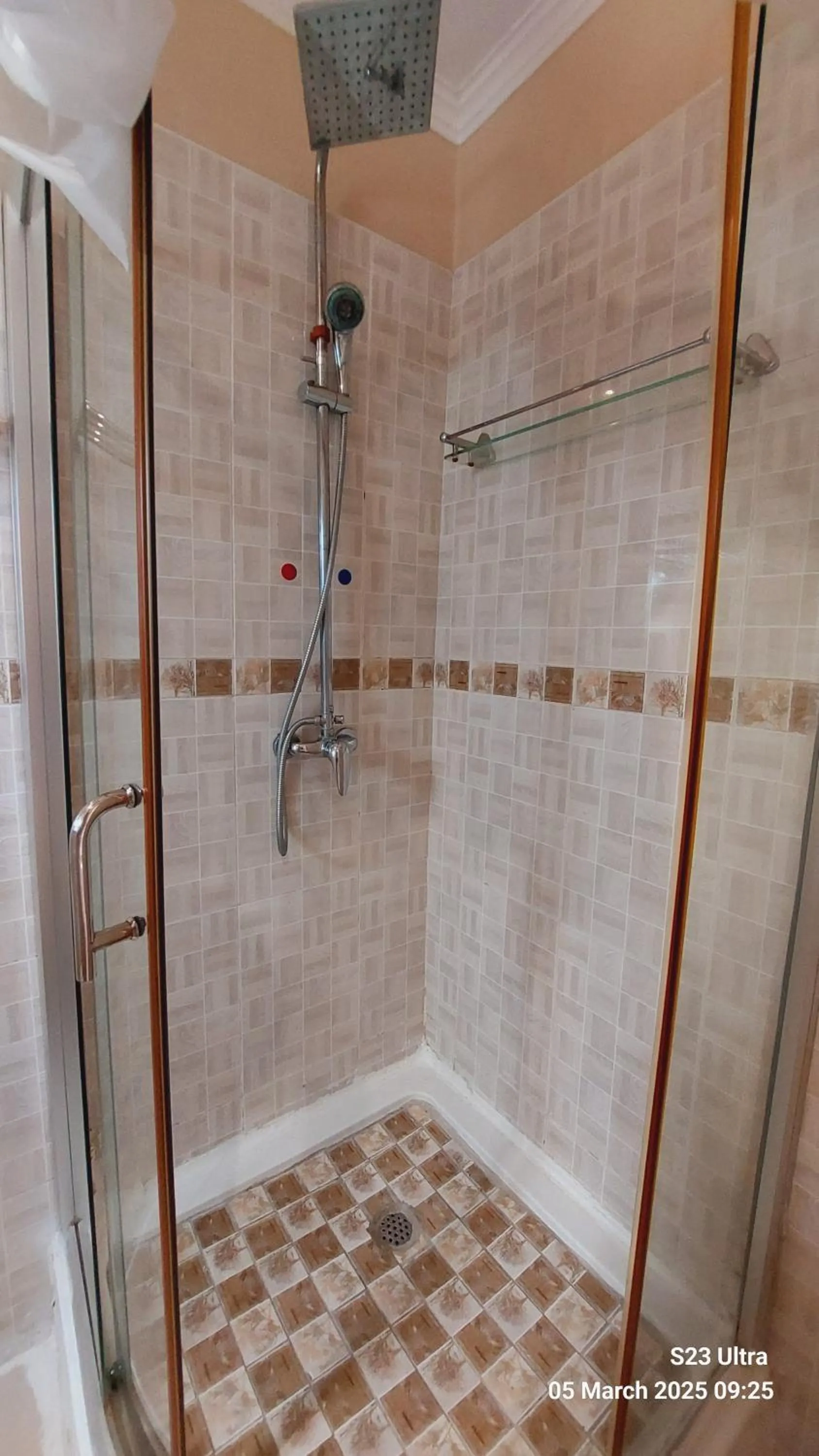 Shower in Comfort Palace Guest House Kasane