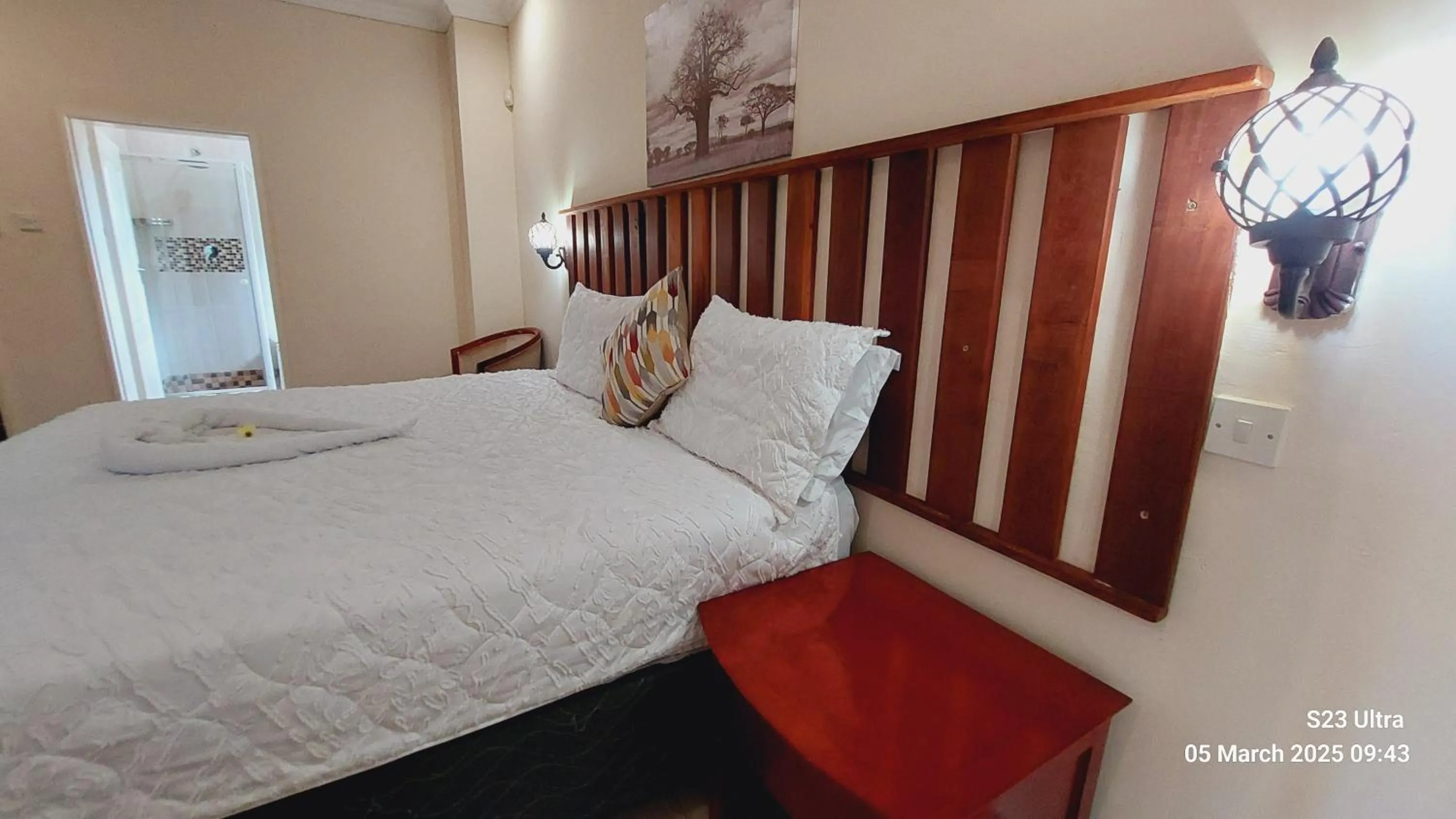 VIP, Bed in Comfort Palace Guest House Kasane