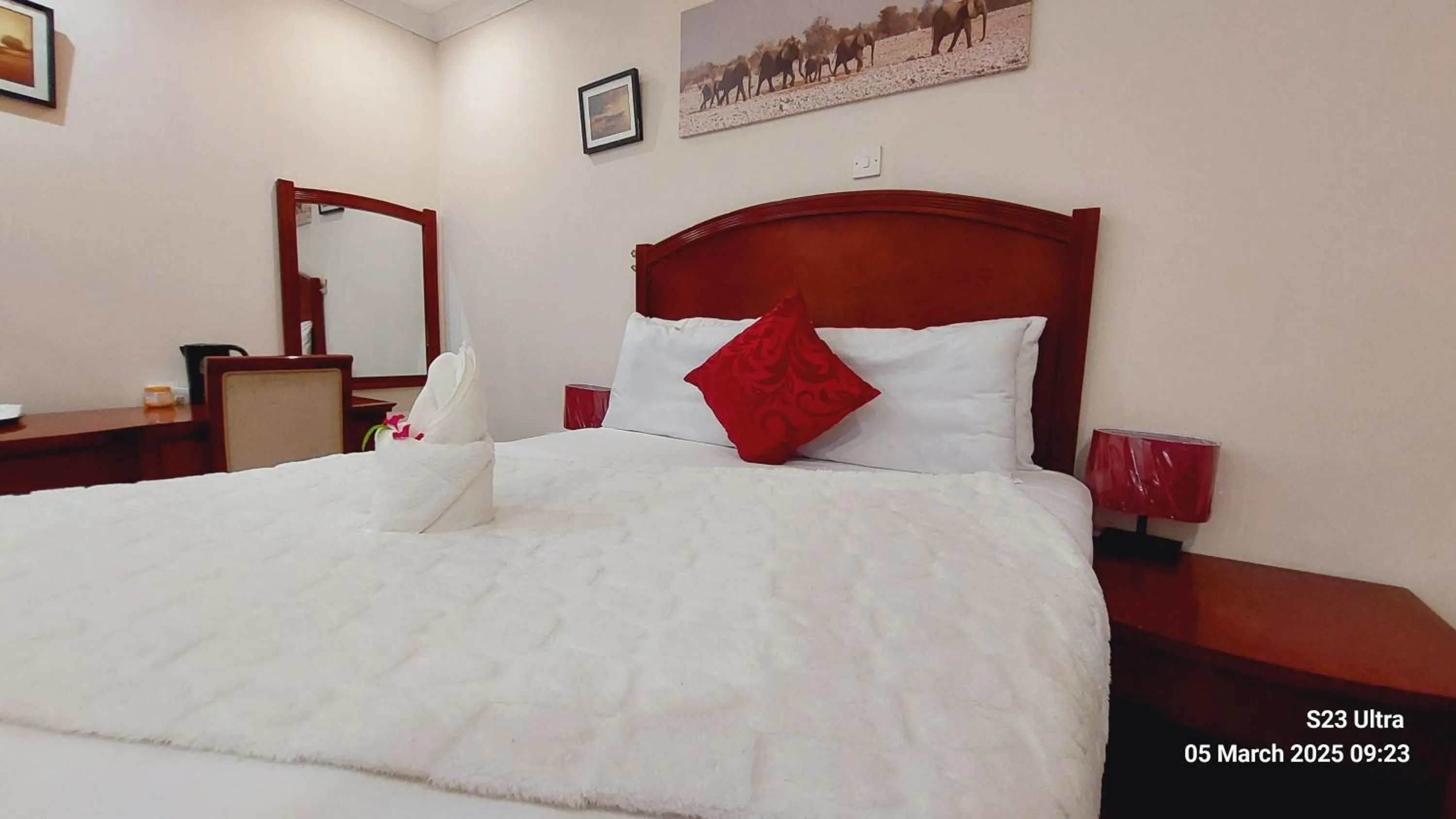Bedroom, Bed in Comfort Palace Guest House Kasane