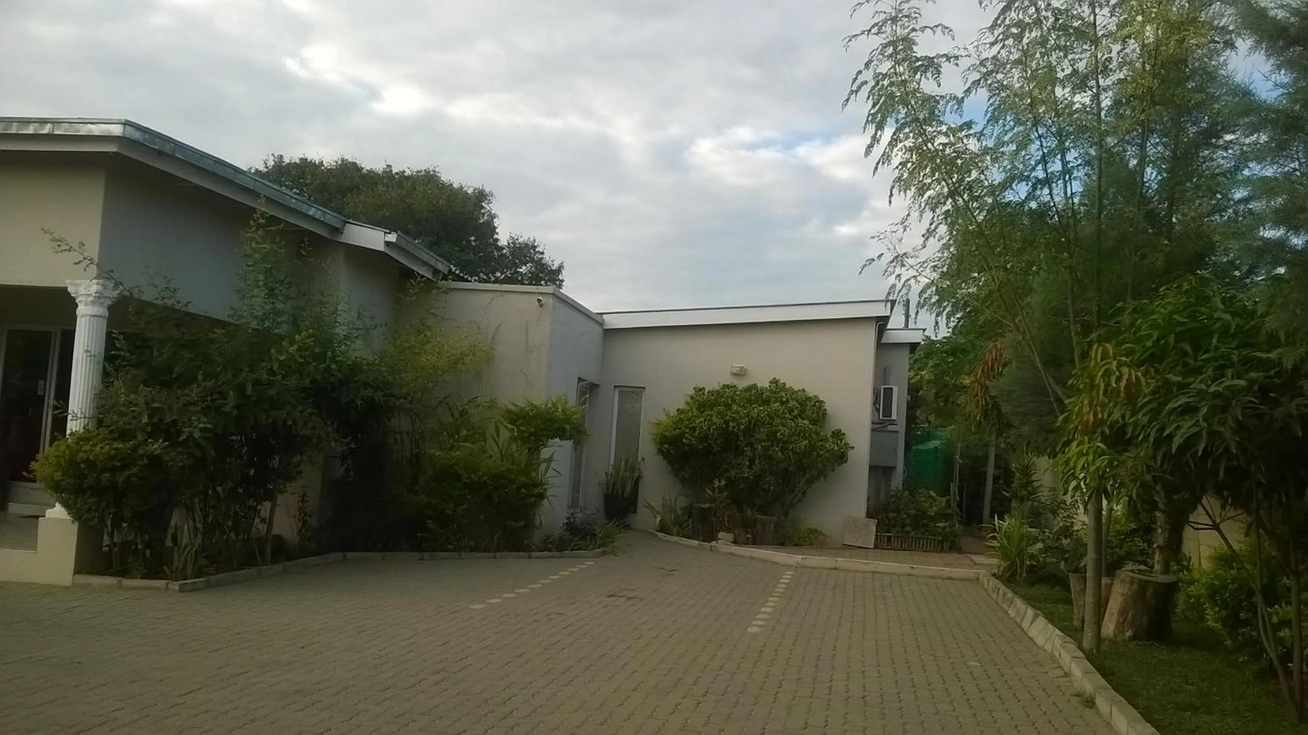 Garden in Comfort Palace Guest House Kasane