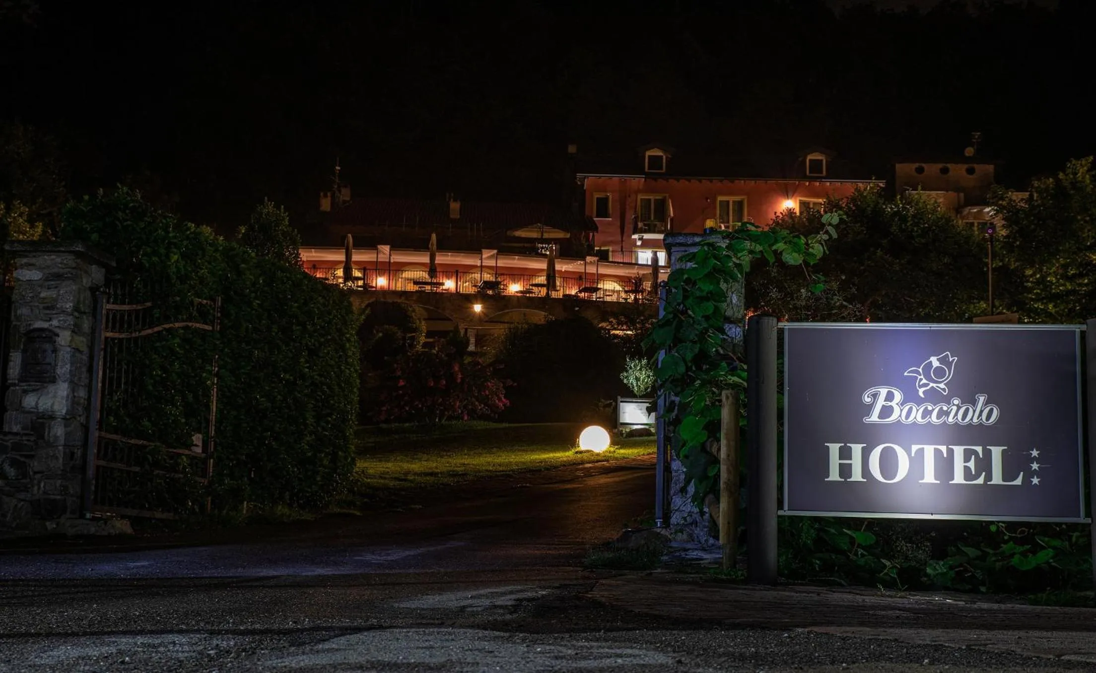 Night in Hotel Bocciolo