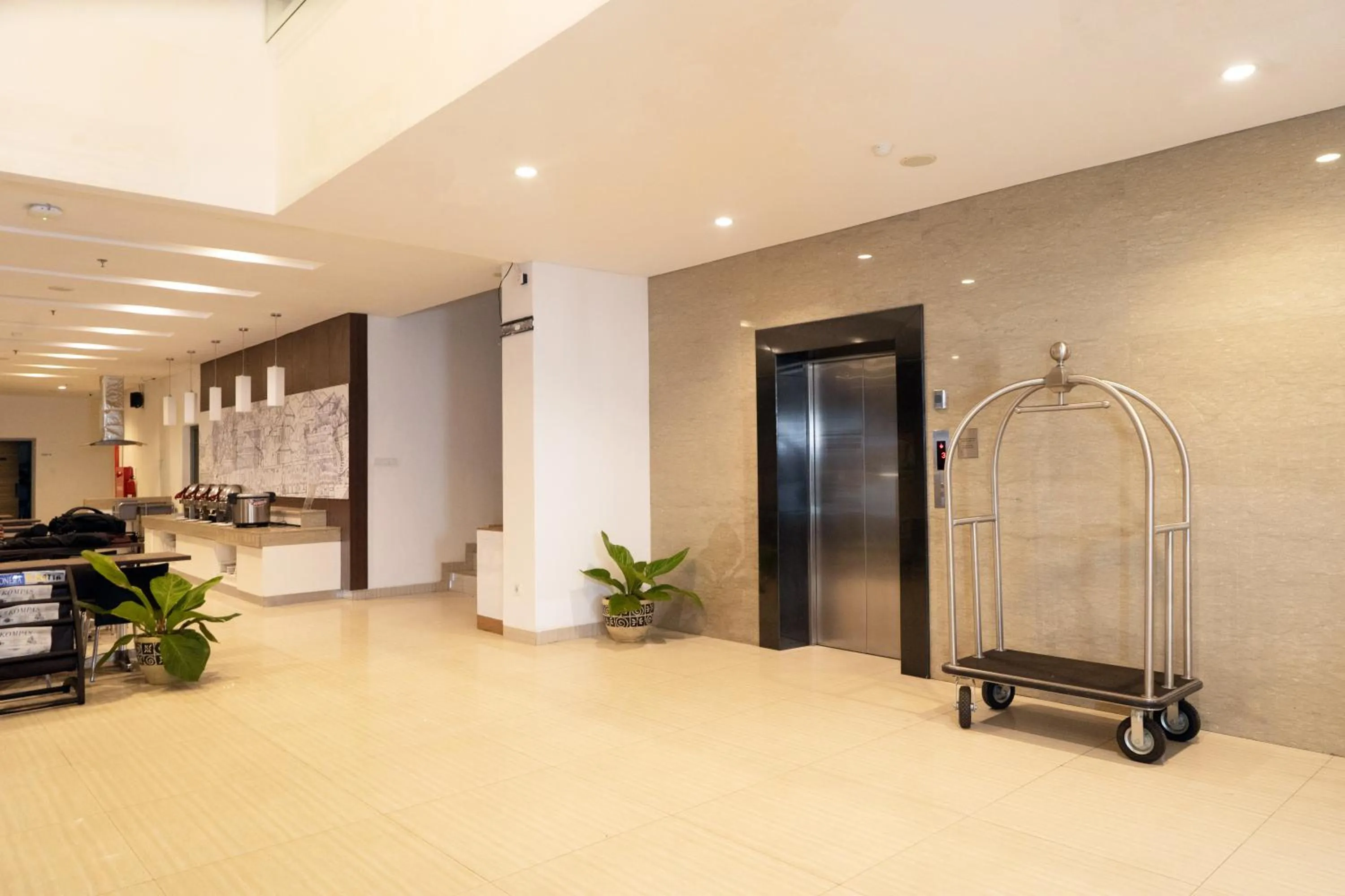 Restaurant/places to eat in Lynn Hotel Serang