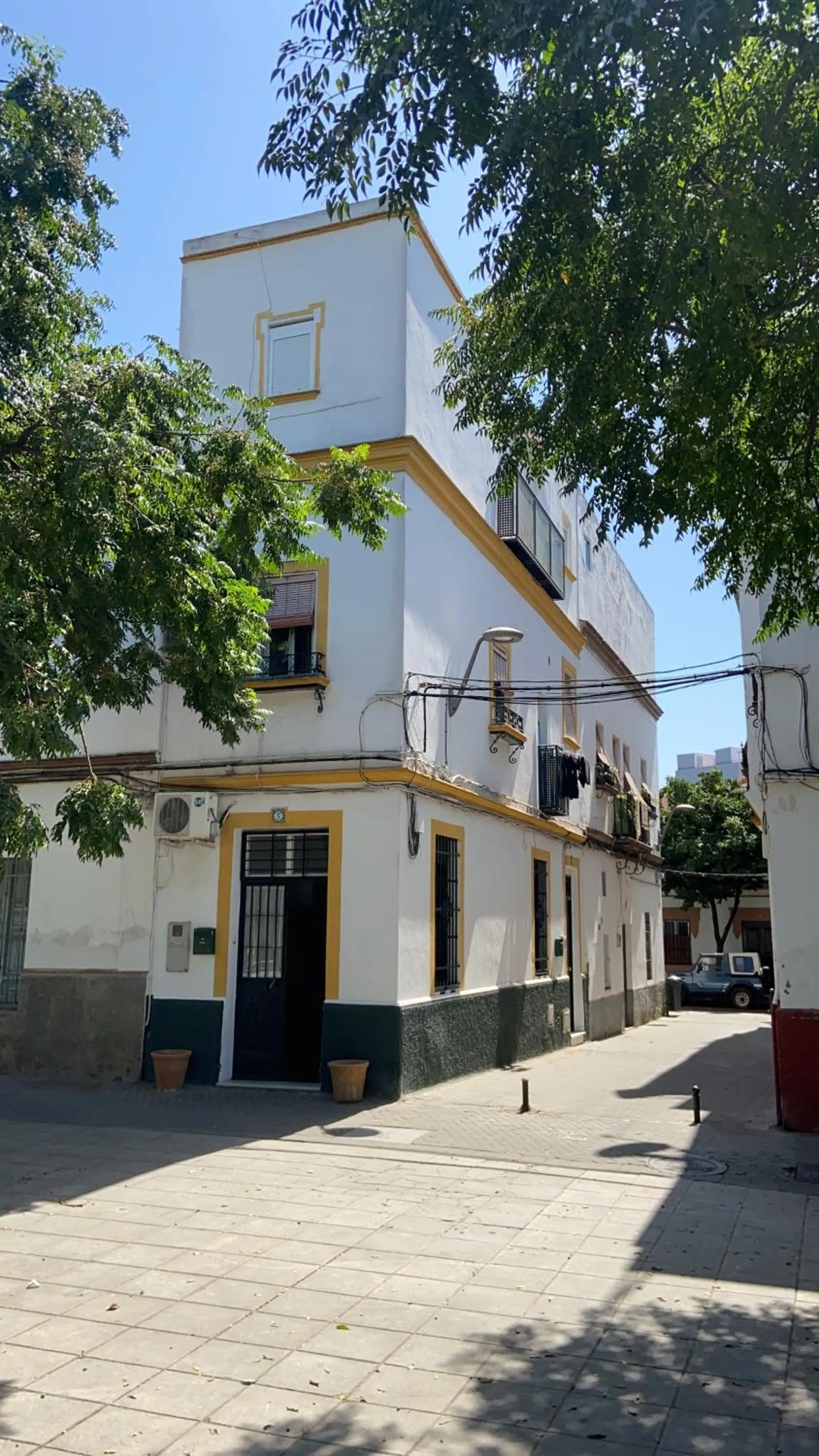 Property building in Apartamentos Triana - Aloha Sevilla