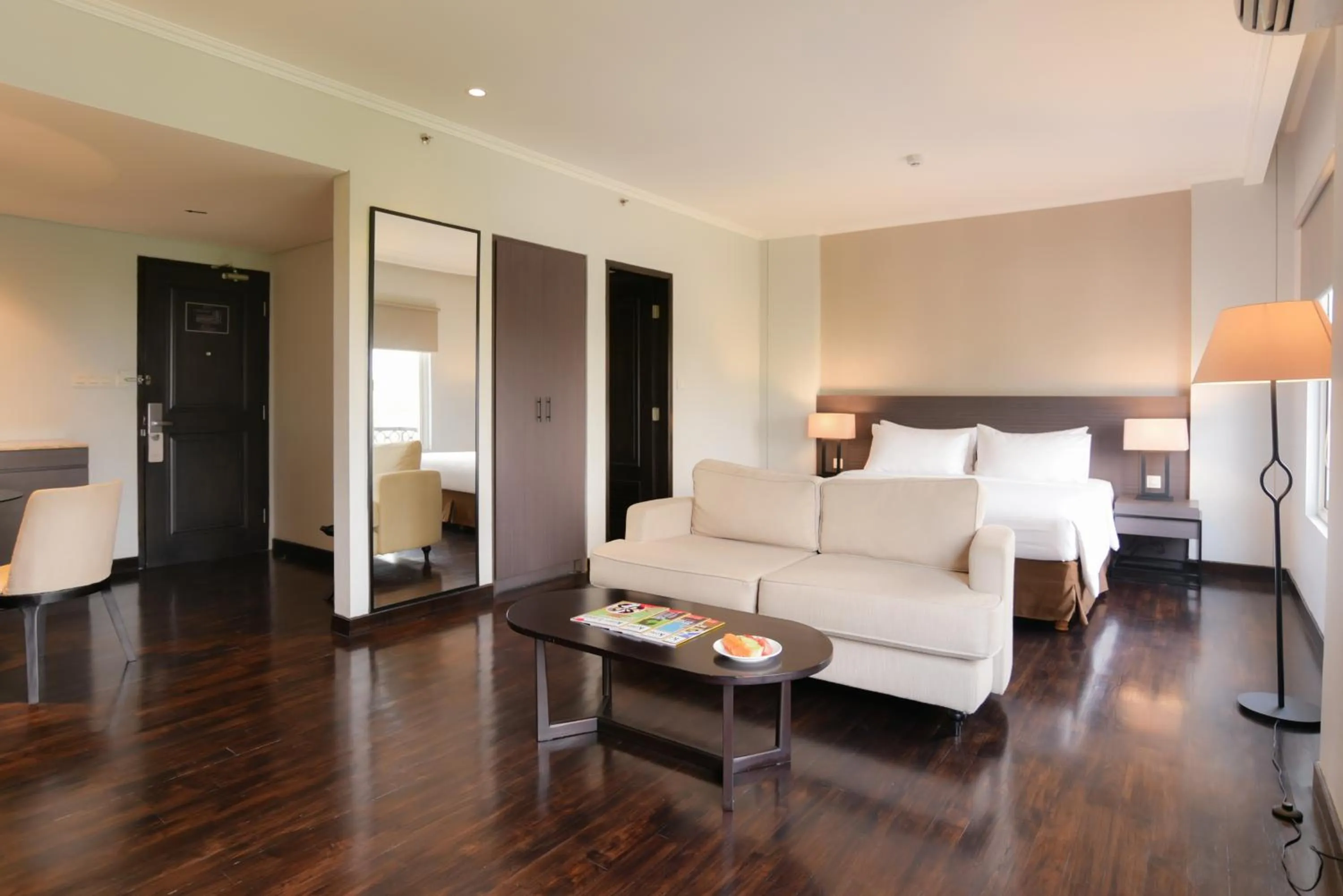 Photo of the whole room in Samala Hotel Jakarta Cengkareng