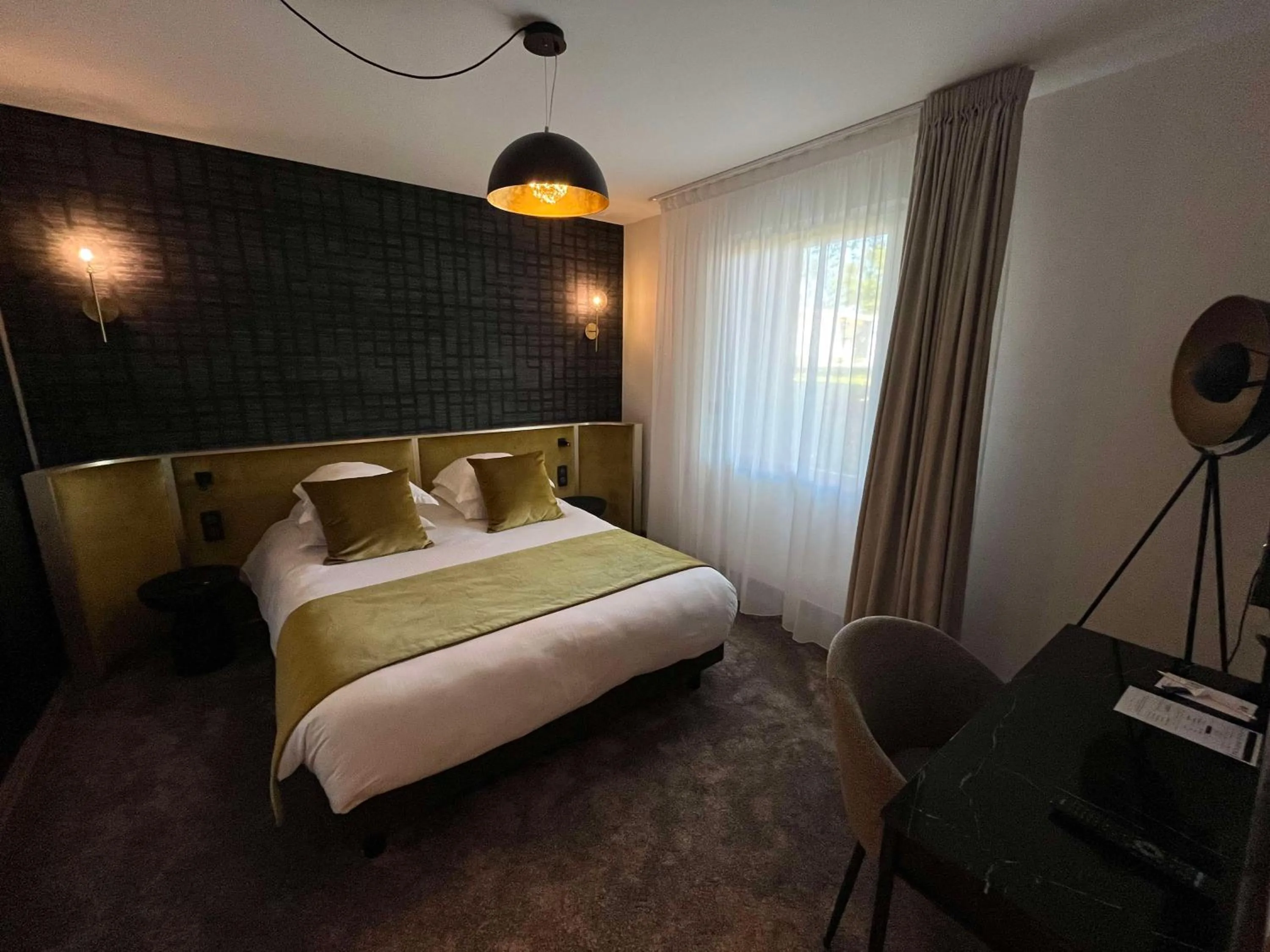 Photo of the whole room, Bed in Best Western Plus La Fayette Hotel et SPA