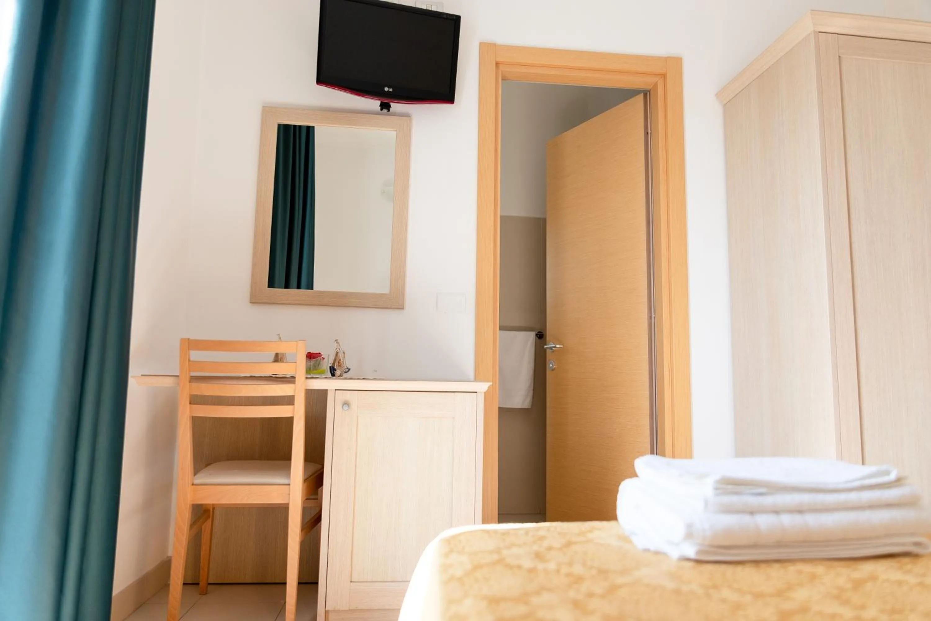 Bedroom, Bed in Hotel Capitano