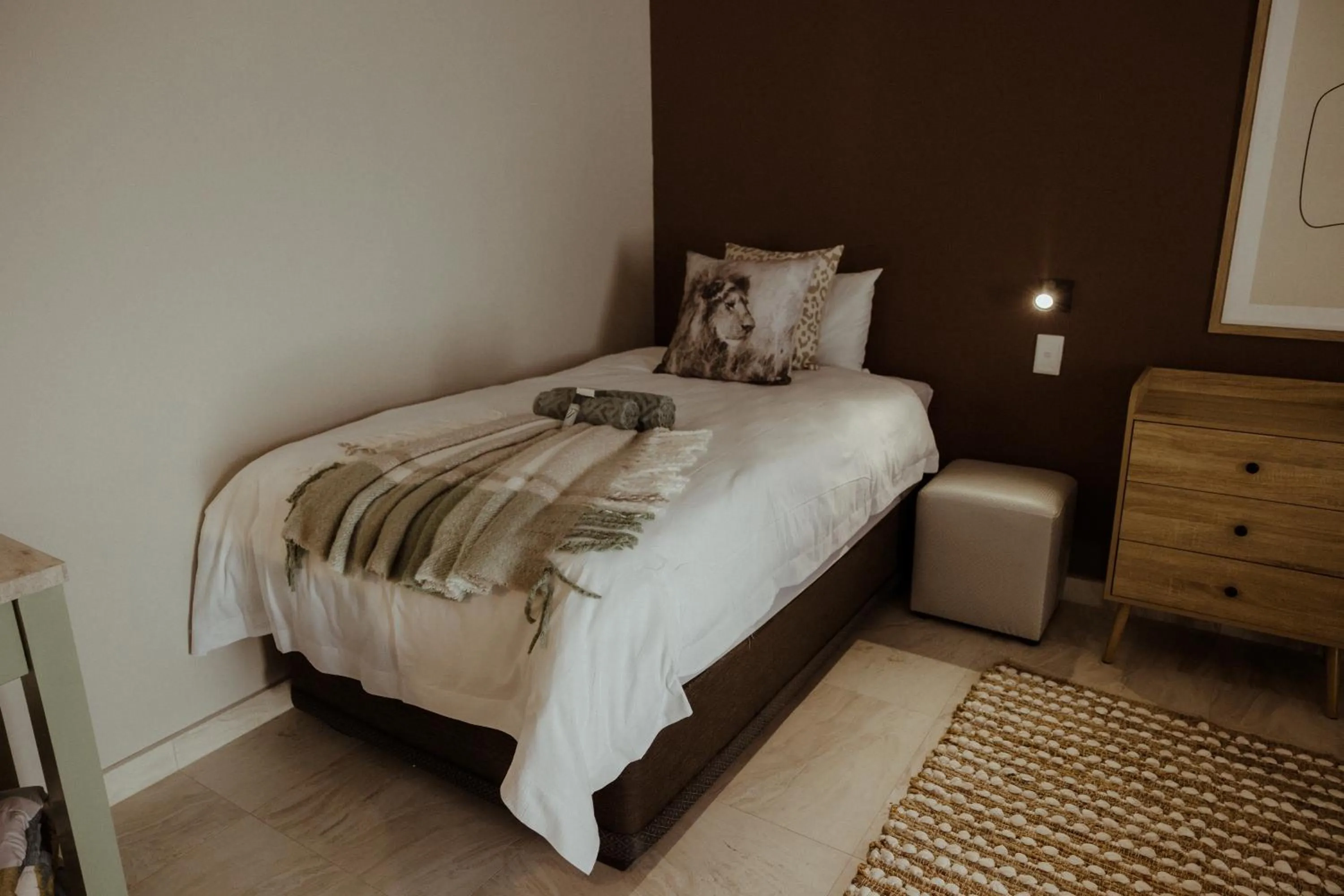 Bed in Out of Africa Town Lodge