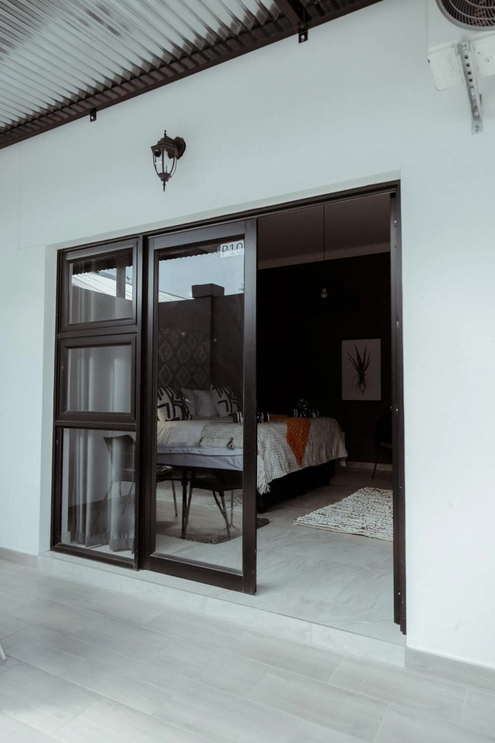 Bed in Out of Africa Town Lodge