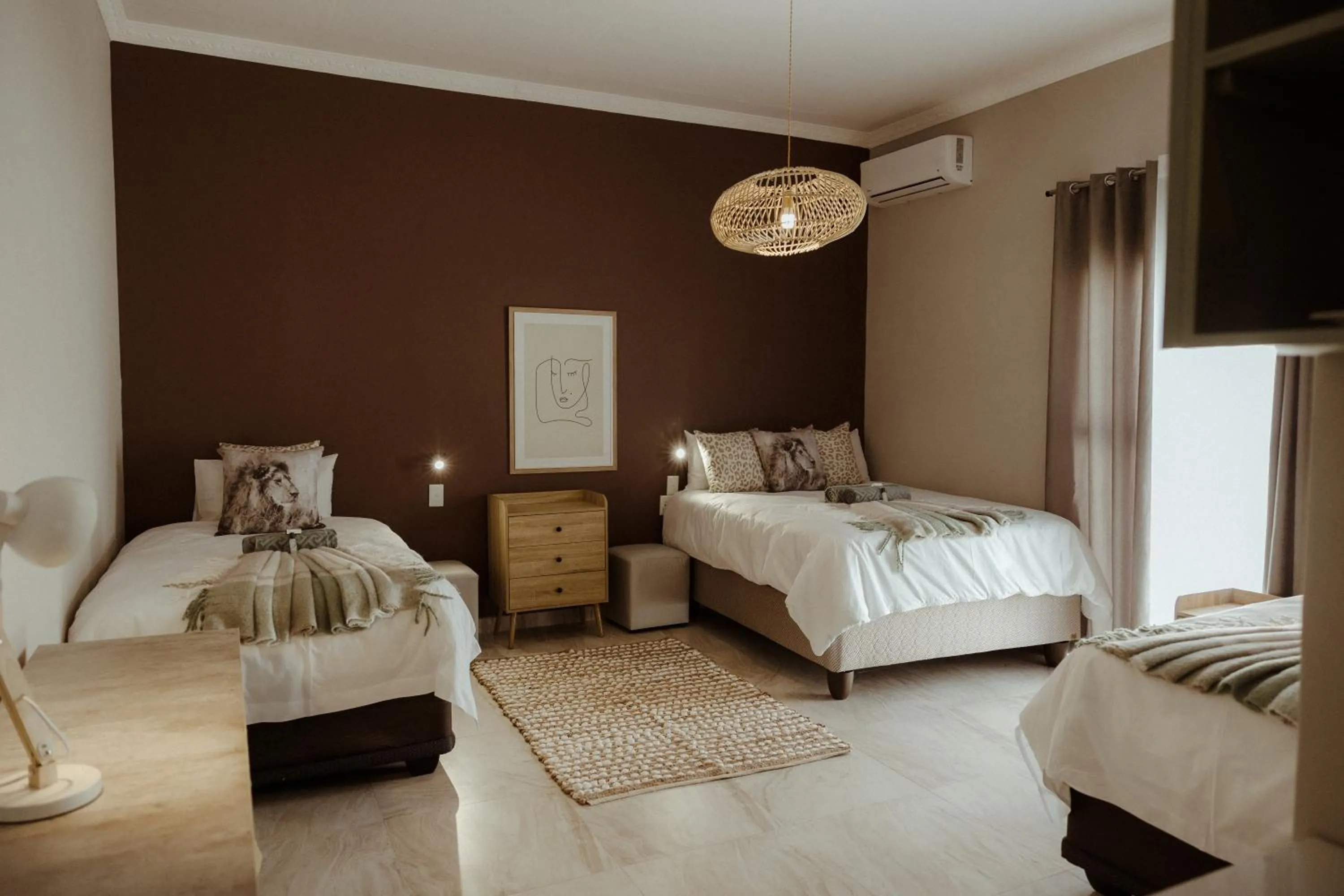 Bed in Out of Africa Town Lodge