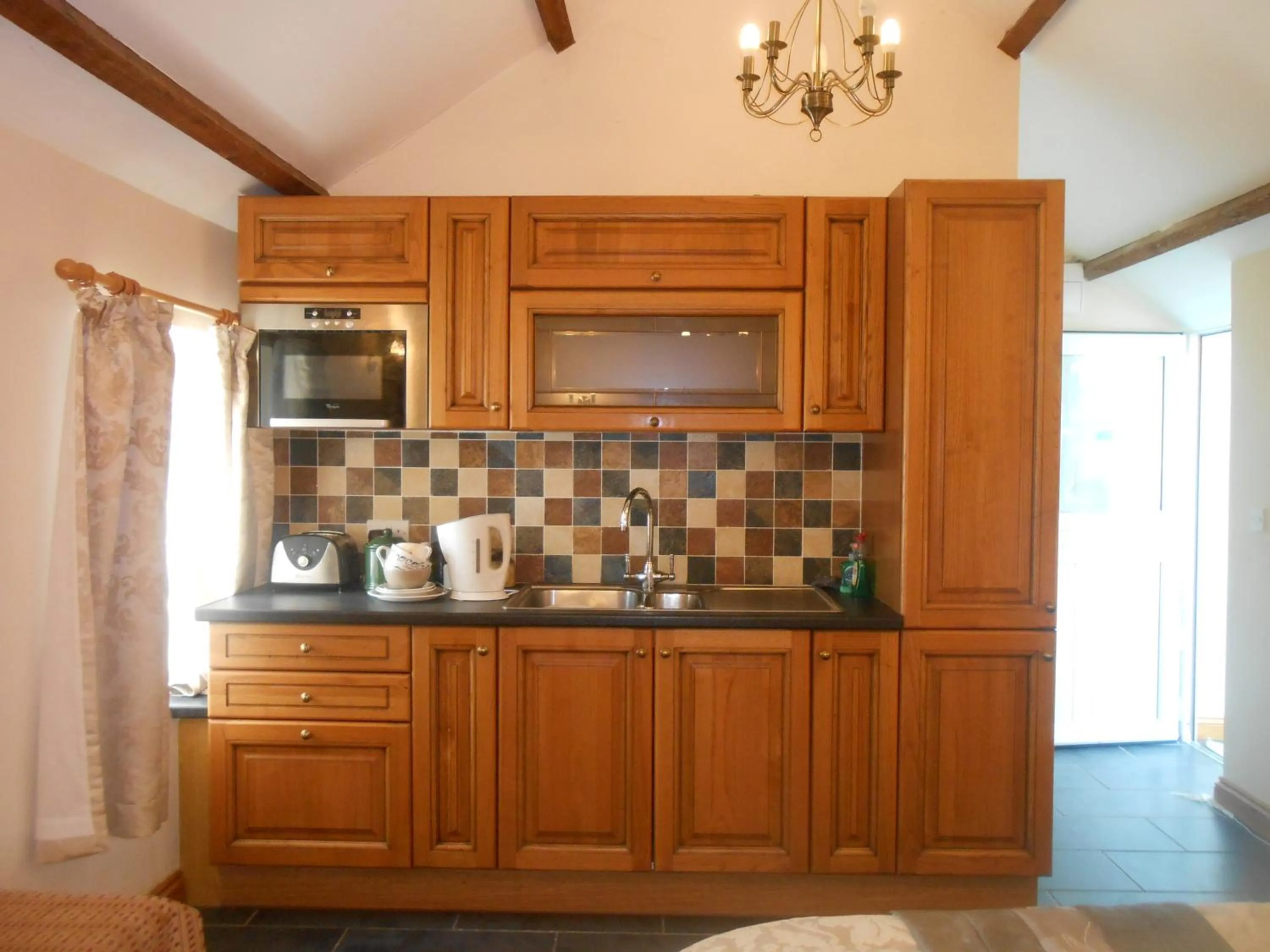 Lletygwilym, Heol dwr