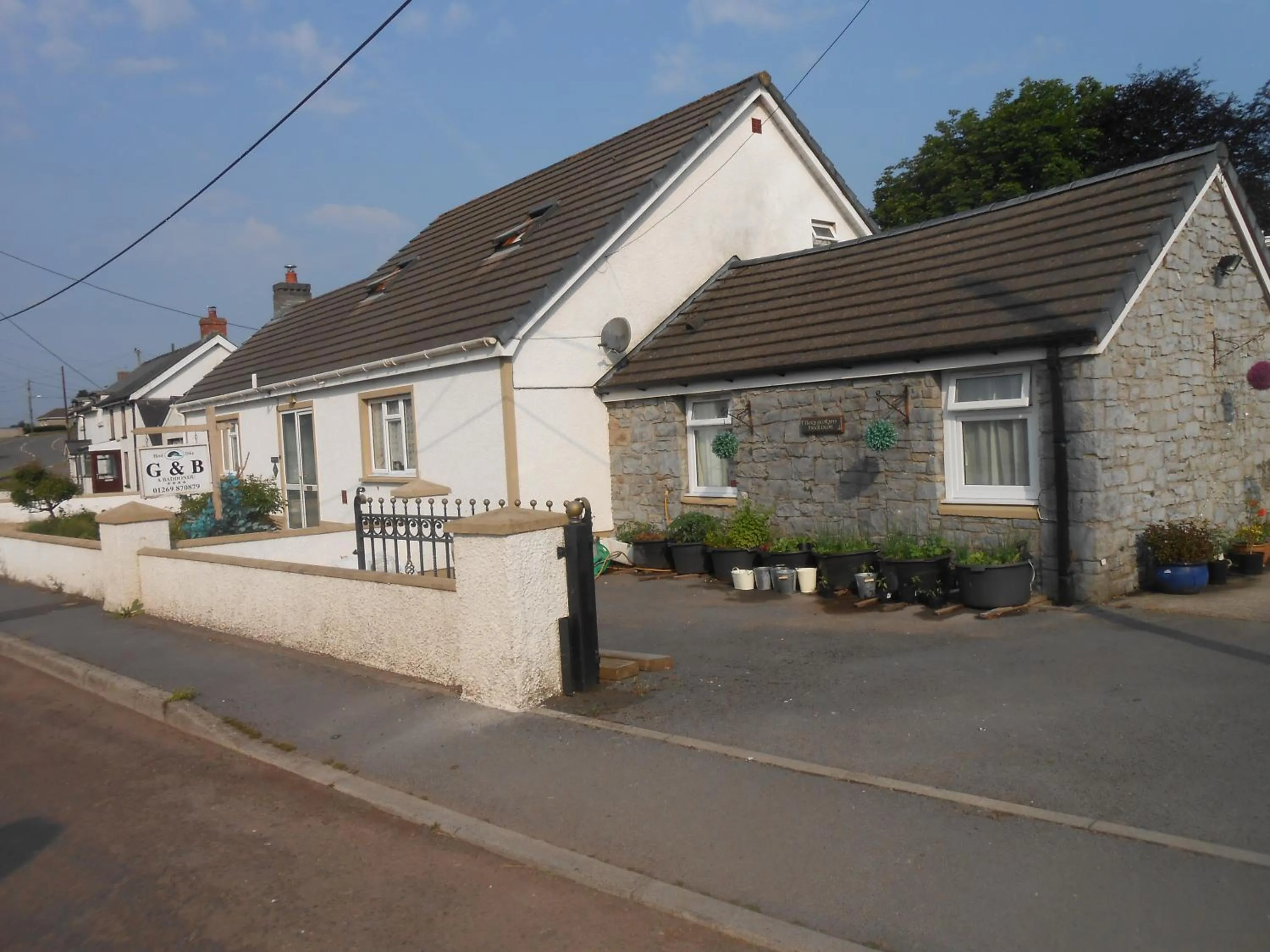 Property building in Lletygwilym, Heol dwr