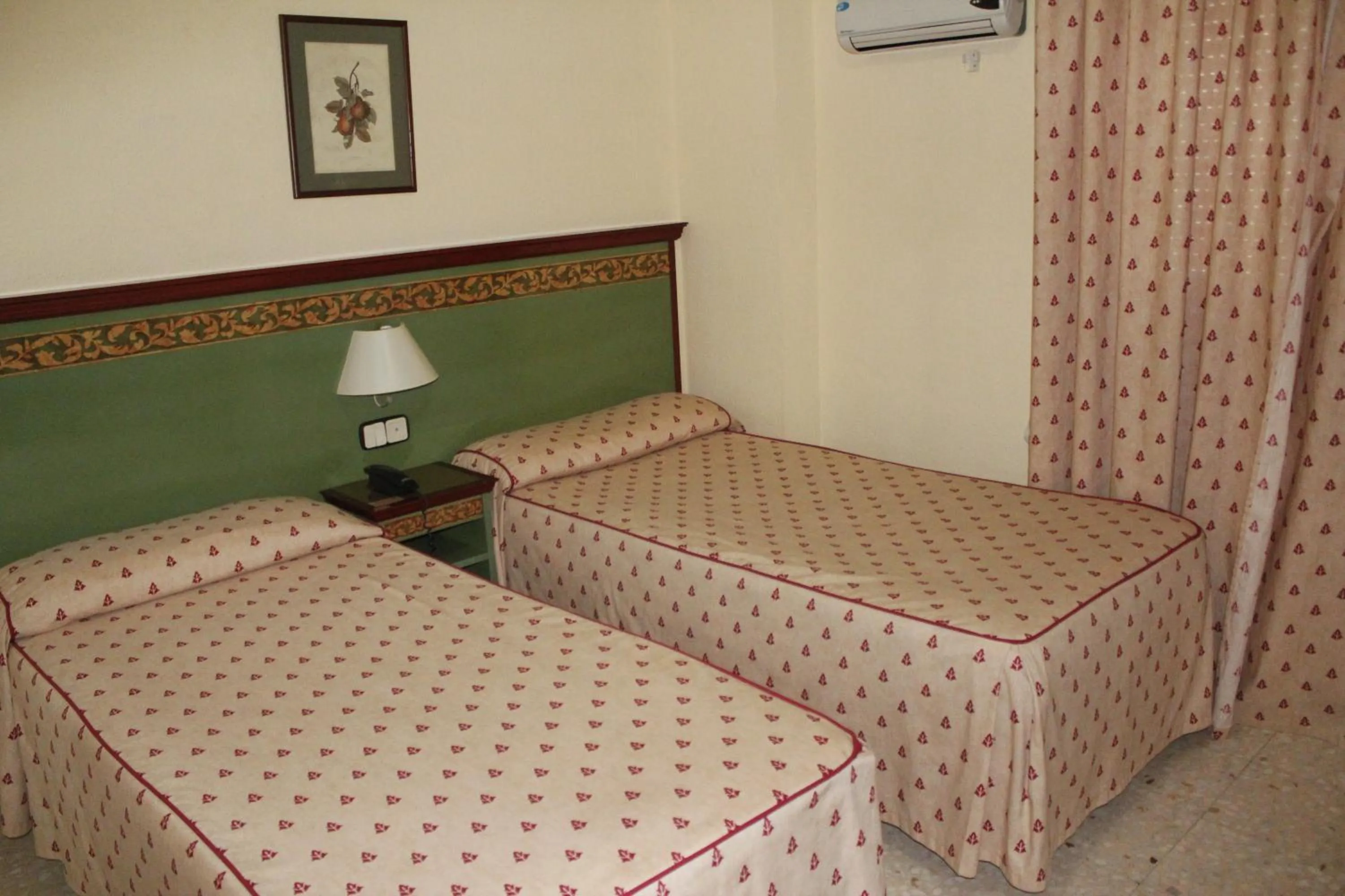 Bedroom, Bed in Hotel Restaurante Logasasanti