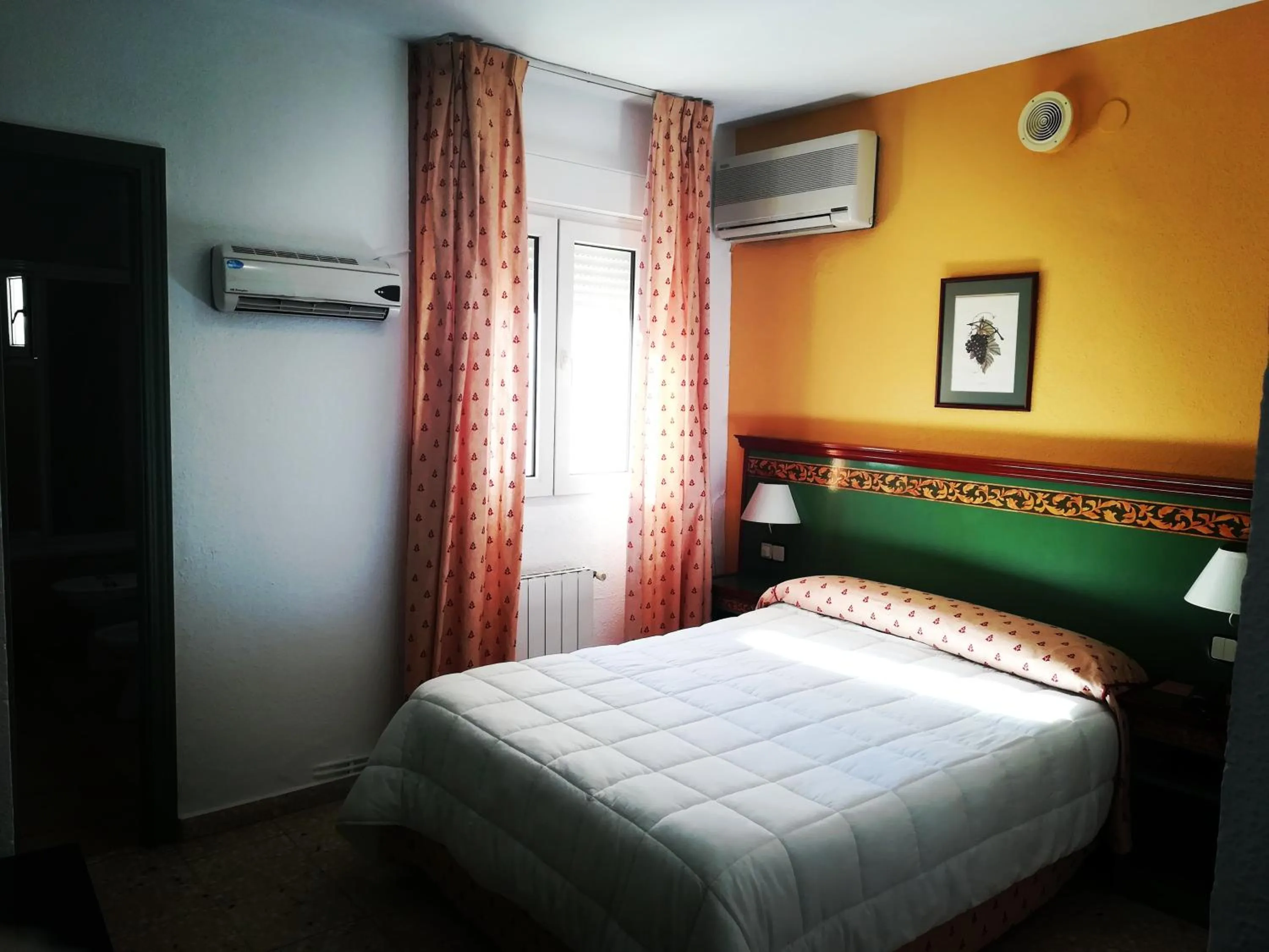 Photo of the whole room, Bed in Hotel Restaurante Logasasanti