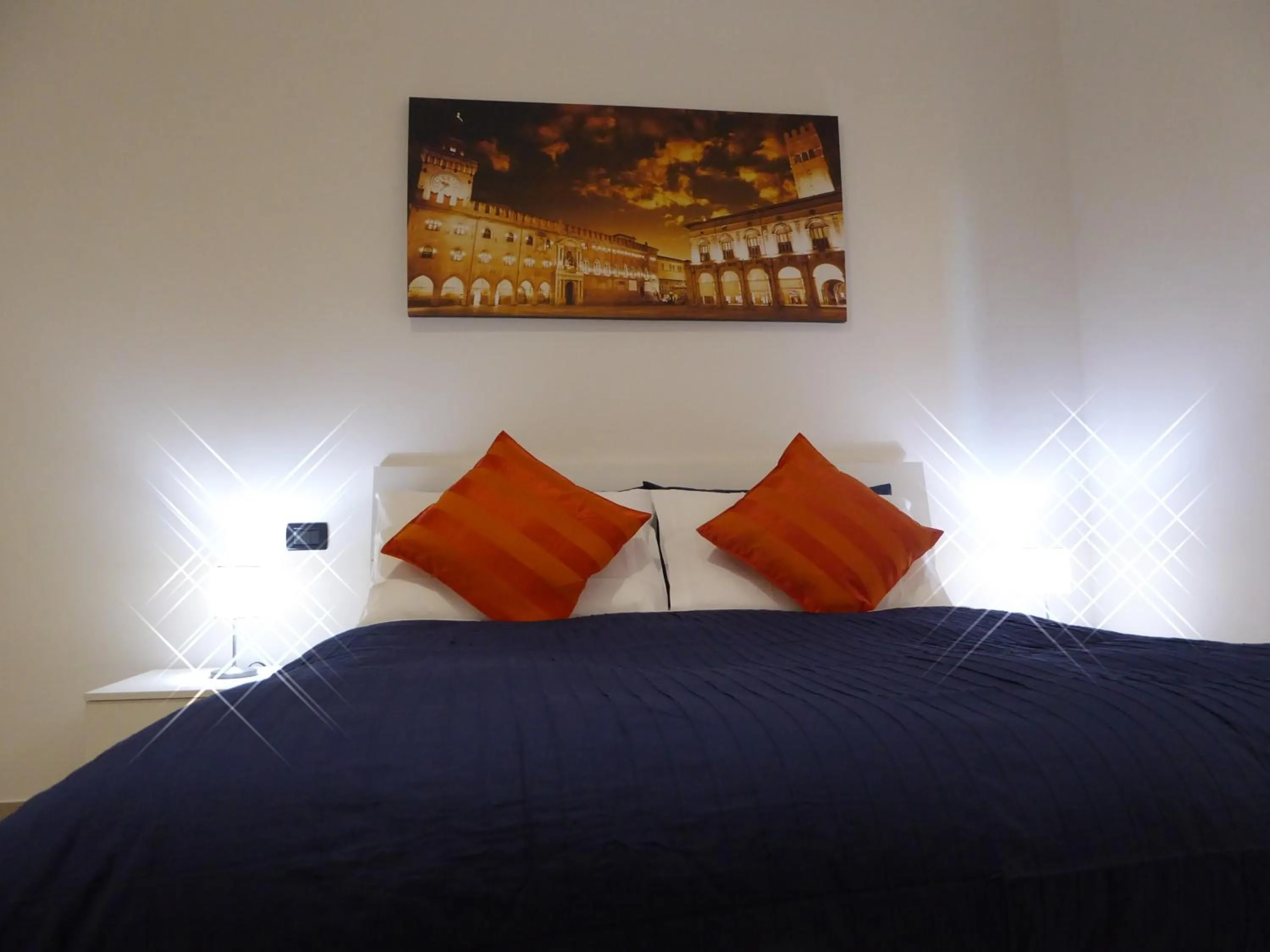 Photo of the whole room, Bed in Montebello House Bologna
