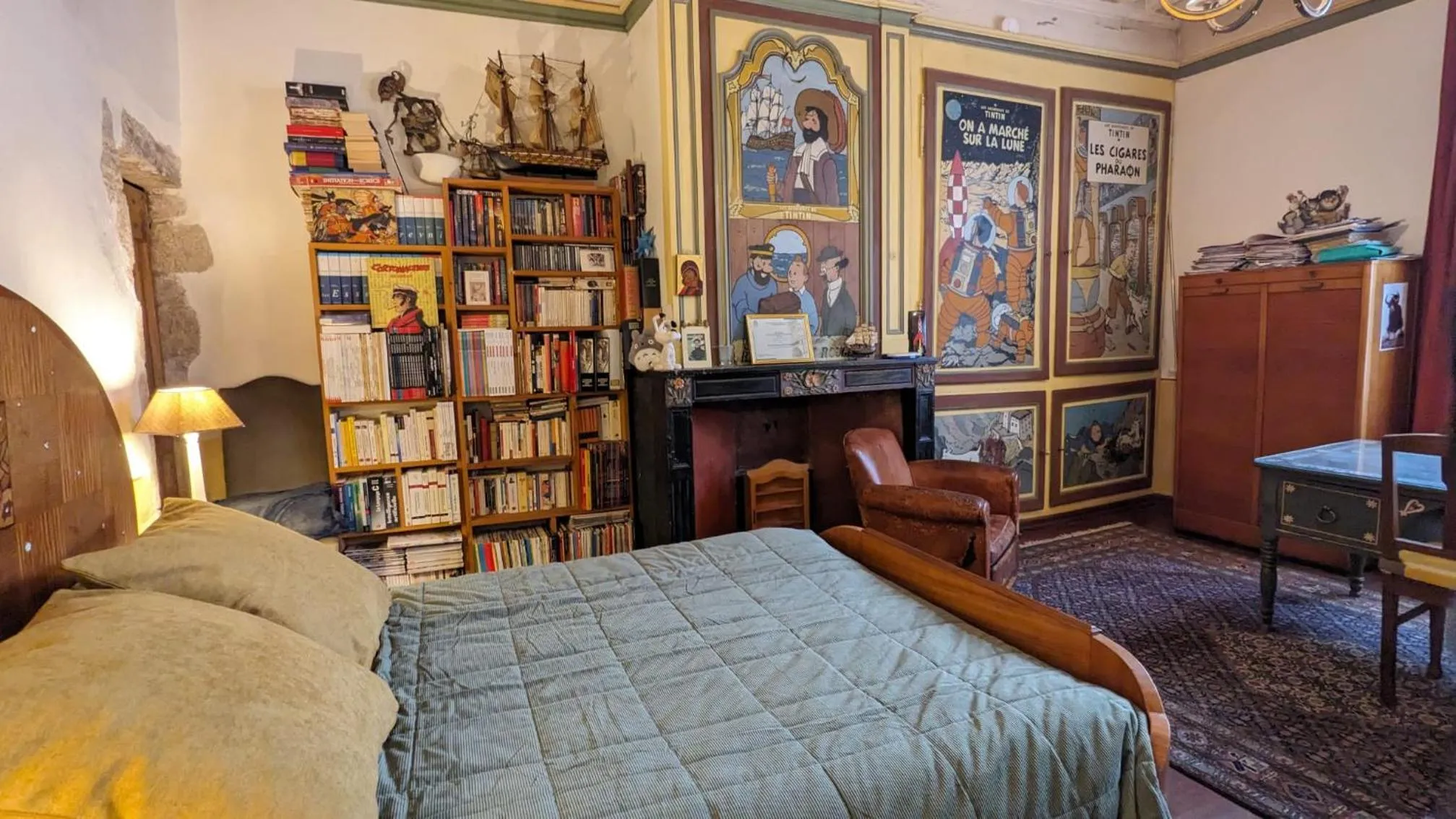 Bedroom, Bed in Maison Romane 1136