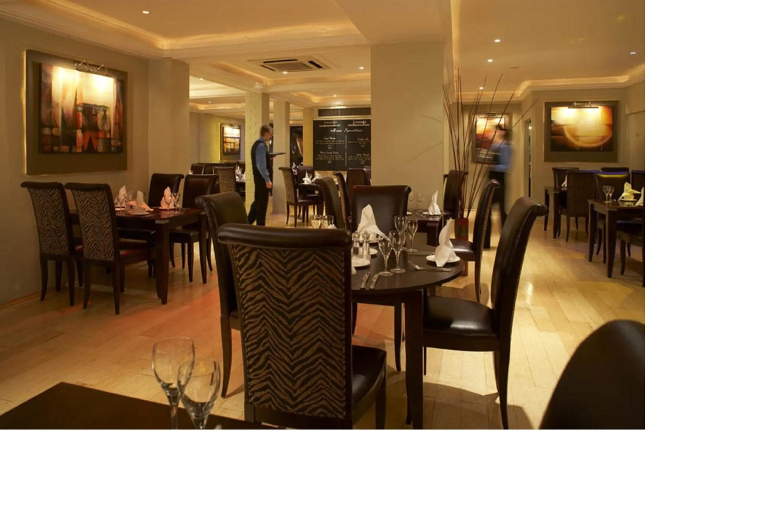Restaurant/places to eat in The Bull Hotel; Sure Hotel Collection by Best Western