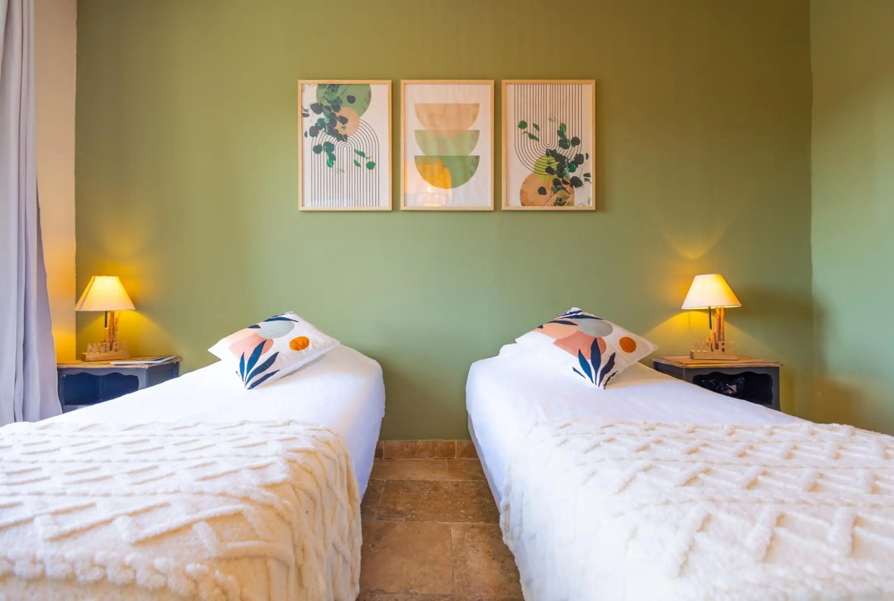 Twin Room in Domaine de Prefaissal Twin Room in Domaine de Prefaissal