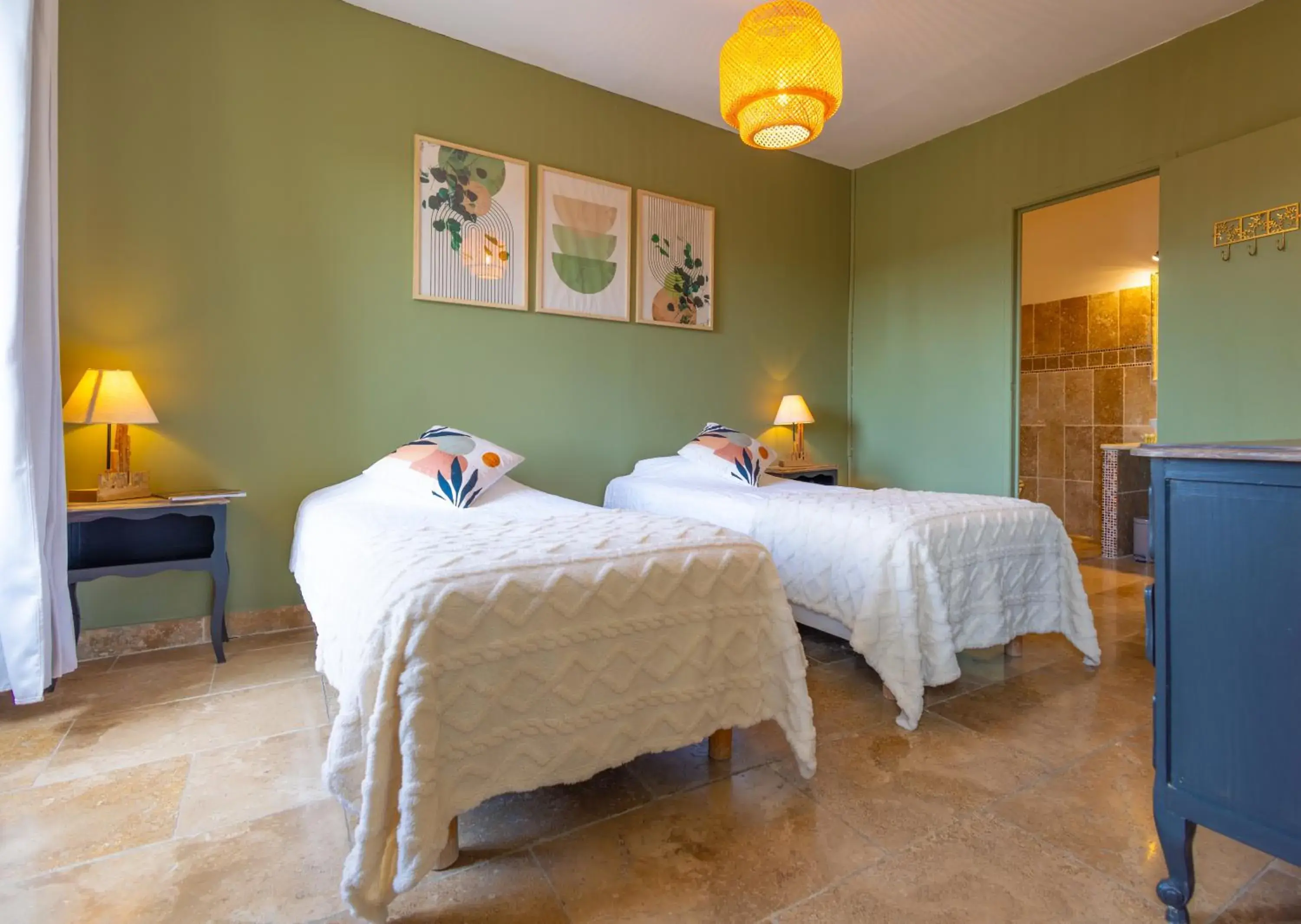 Twin Room in Domaine de Prefaissal Twin Room in Domaine de Prefaissal
