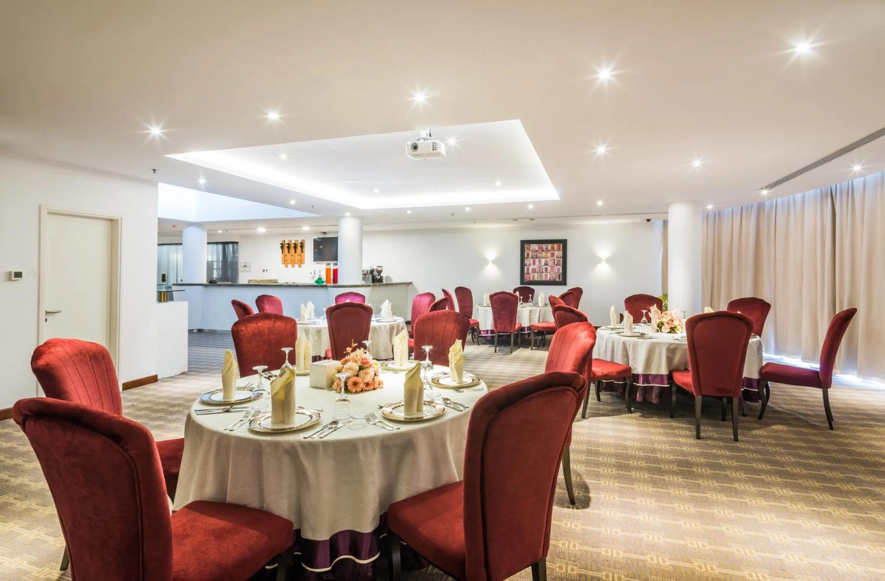 Food and drinks in Alreem Village Hotel